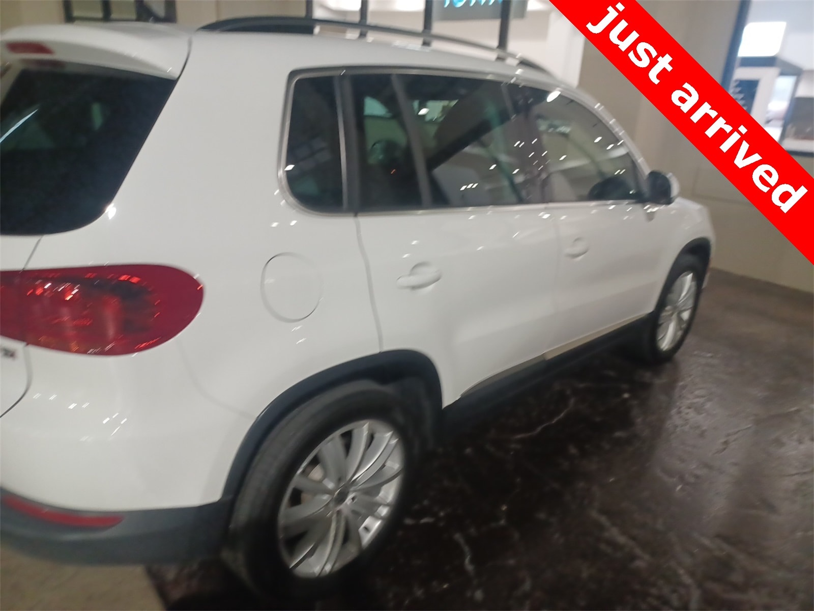 Thumbnail: 2014 Volkswagen Tiguan - 2