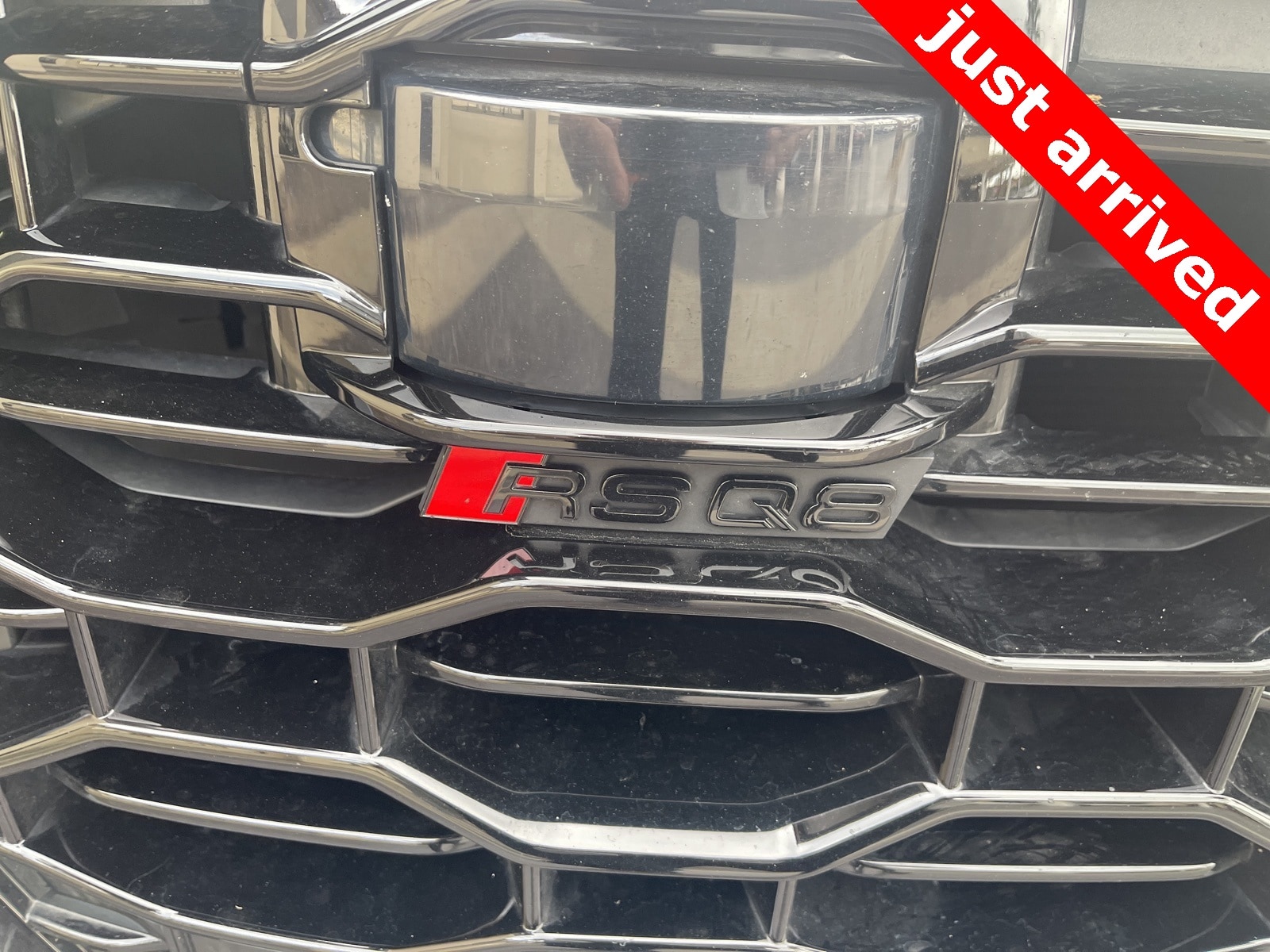 Thumbnail: 2023 Audi RS Q8 - 8