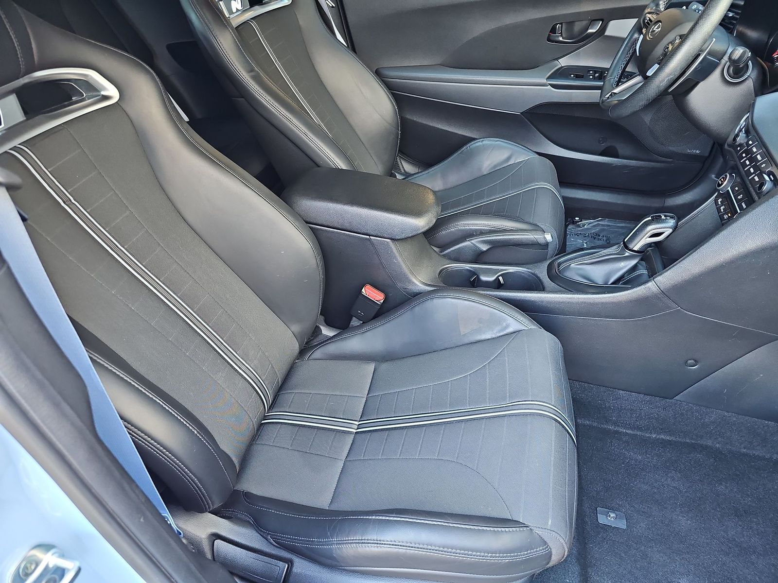 Thumbnail: 2022 Hyundai Veloster - 18