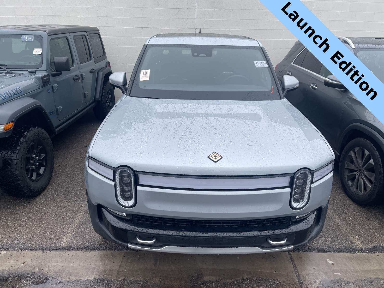 Thumbnail: 2023 Rivian R1T - 8