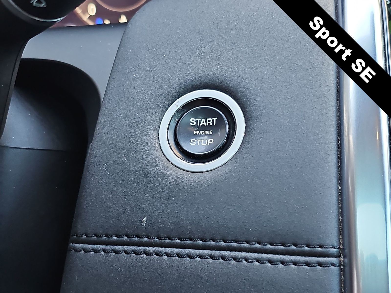 Thumbnail: 2020 Land Rover Discovery Sport - 24