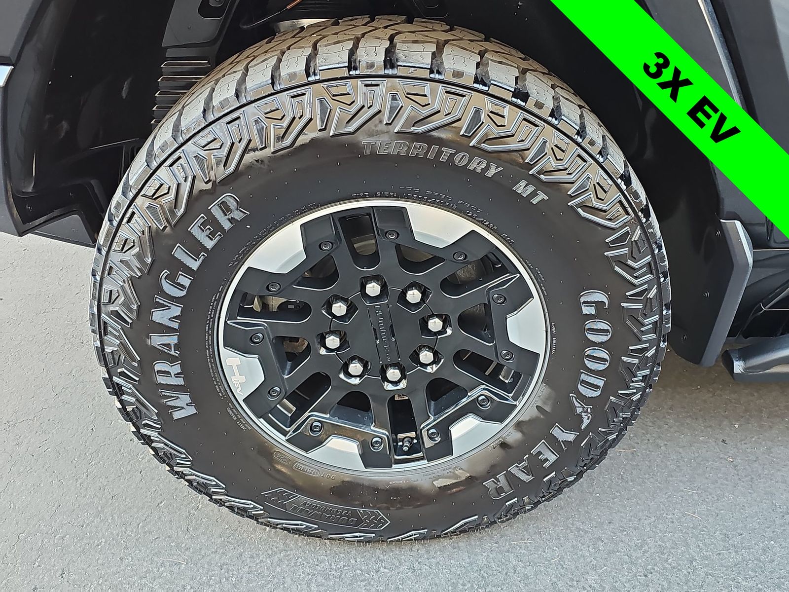 Thumbnail: 2024 GMC Hummer EV - 12