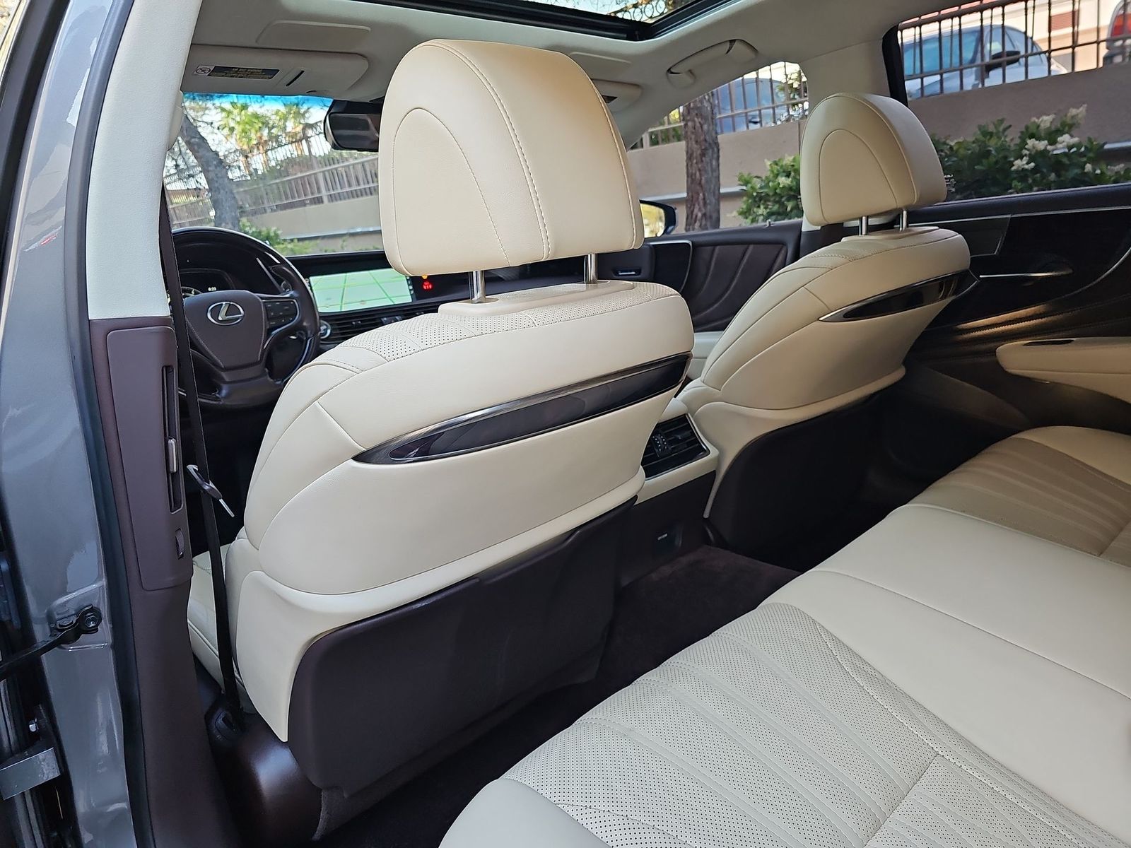 Thumbnail: 2019 Lexus LS - 16