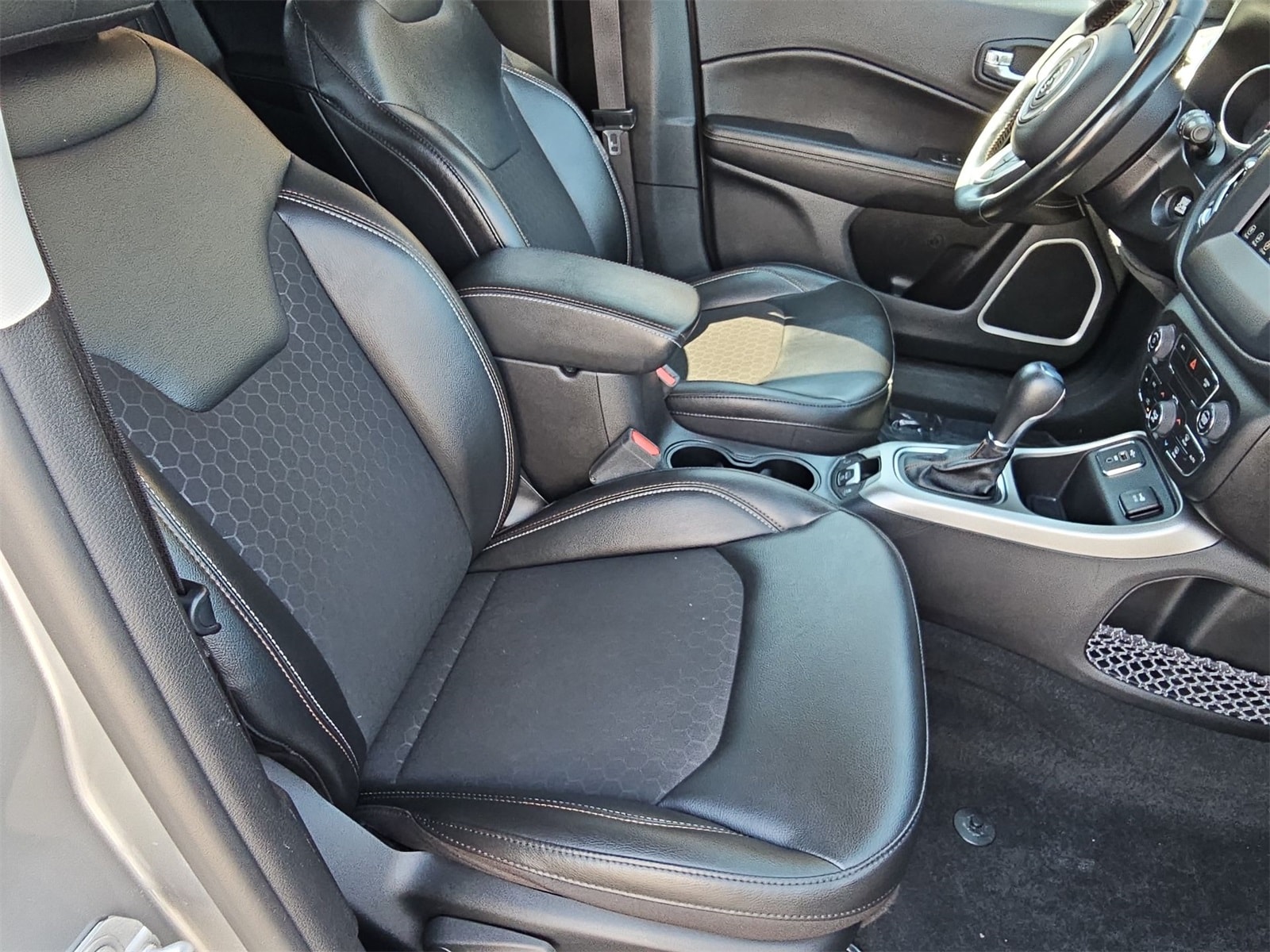 Thumbnail: 2020 Jeep Compass - 18