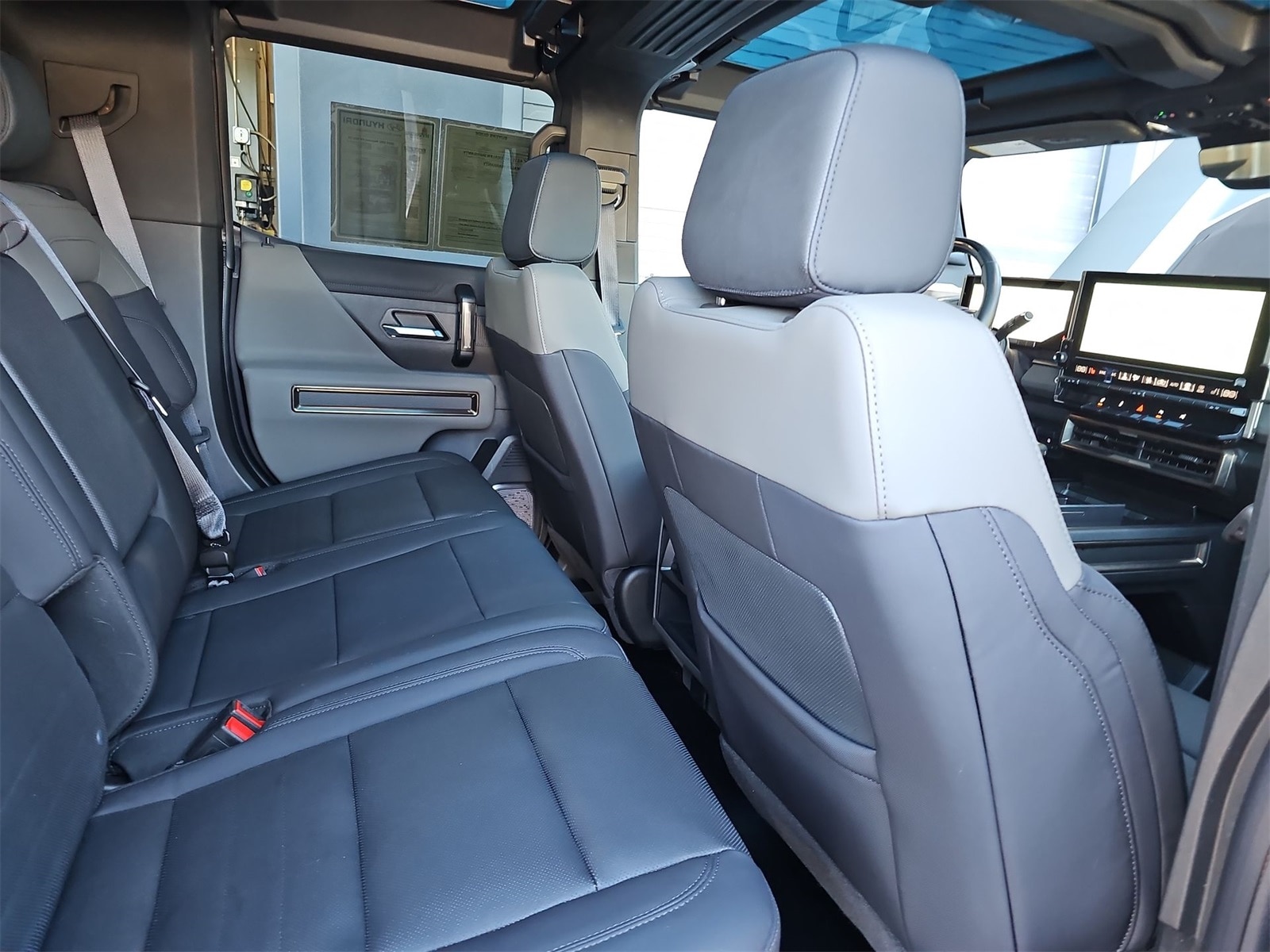 Thumbnail: 2024 GMC Hummer EV - 16