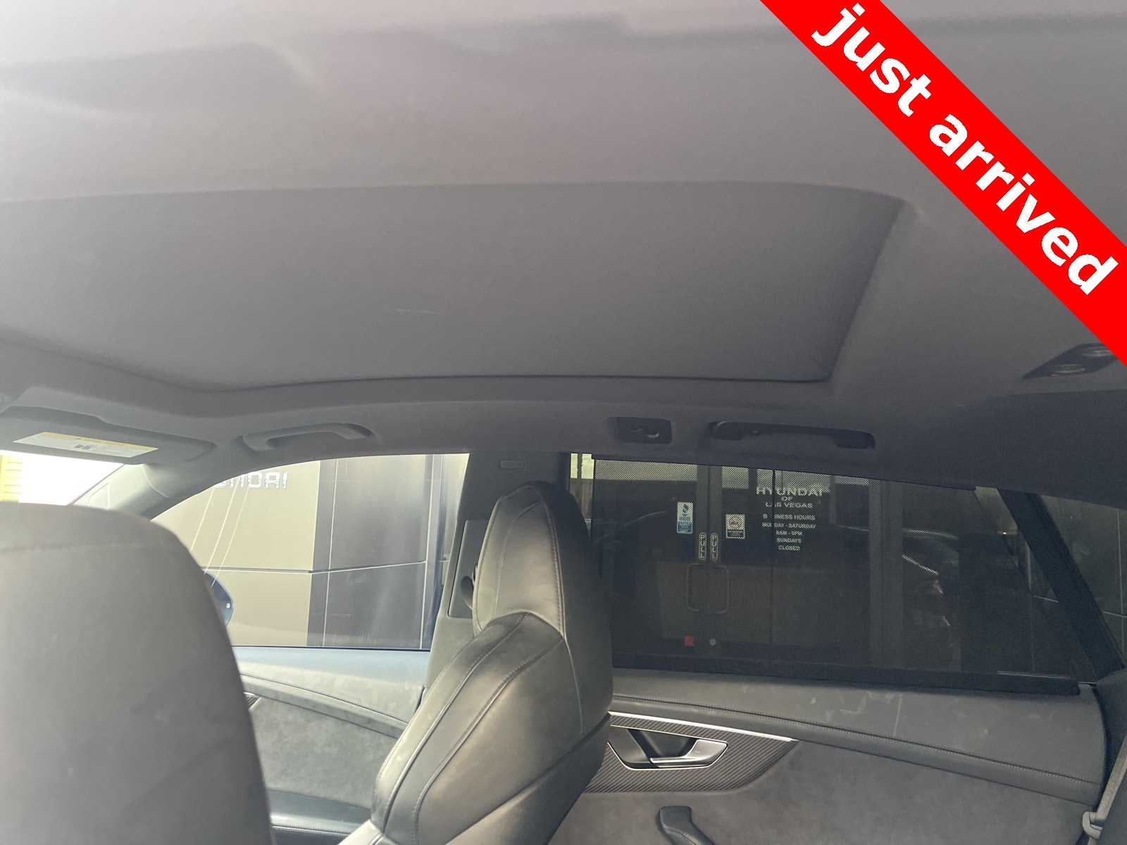 Thumbnail: 2023 Audi RS Q8 - 16