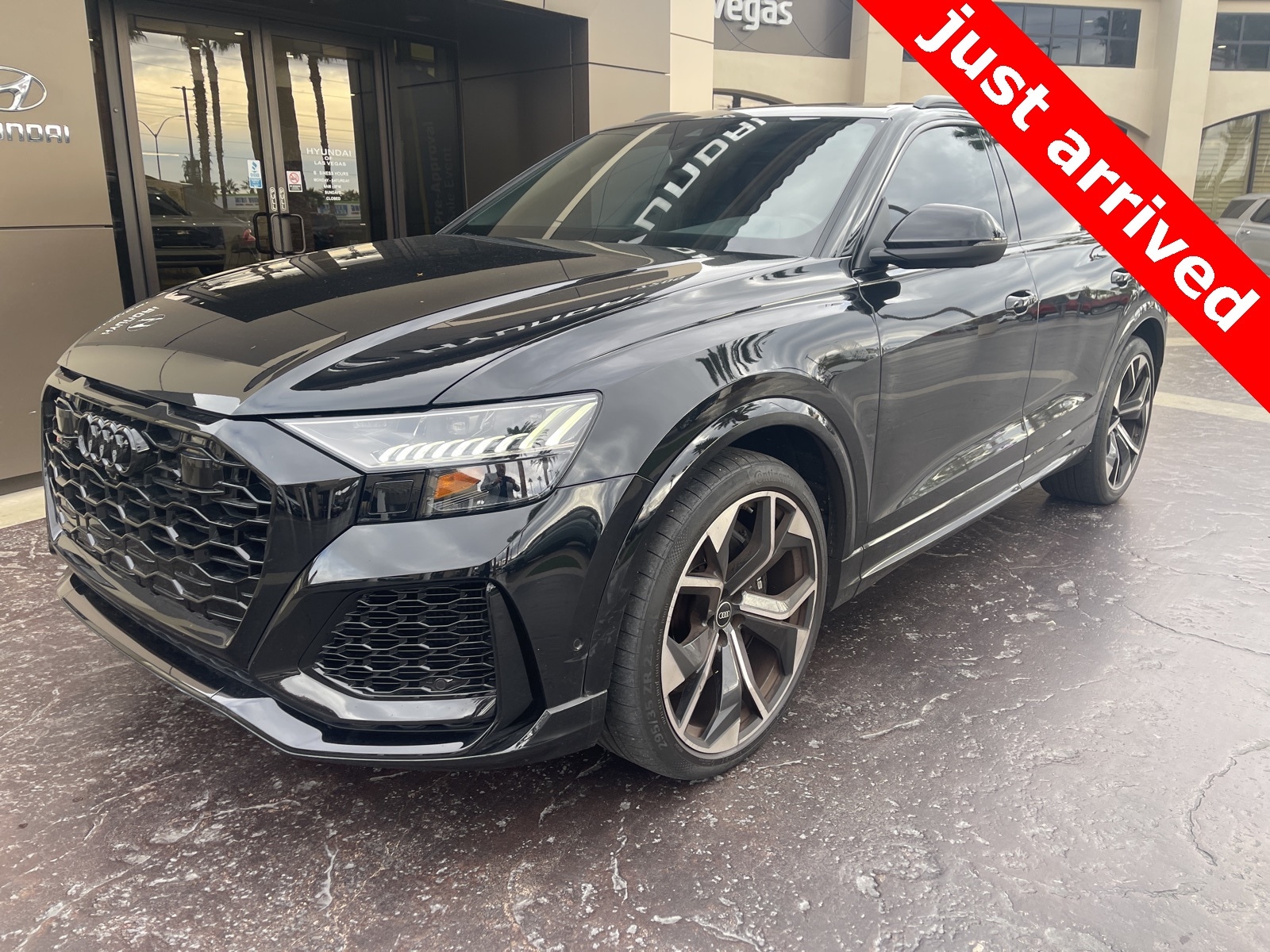 Thumbnail: 2023 Audi RS Q8 - 9