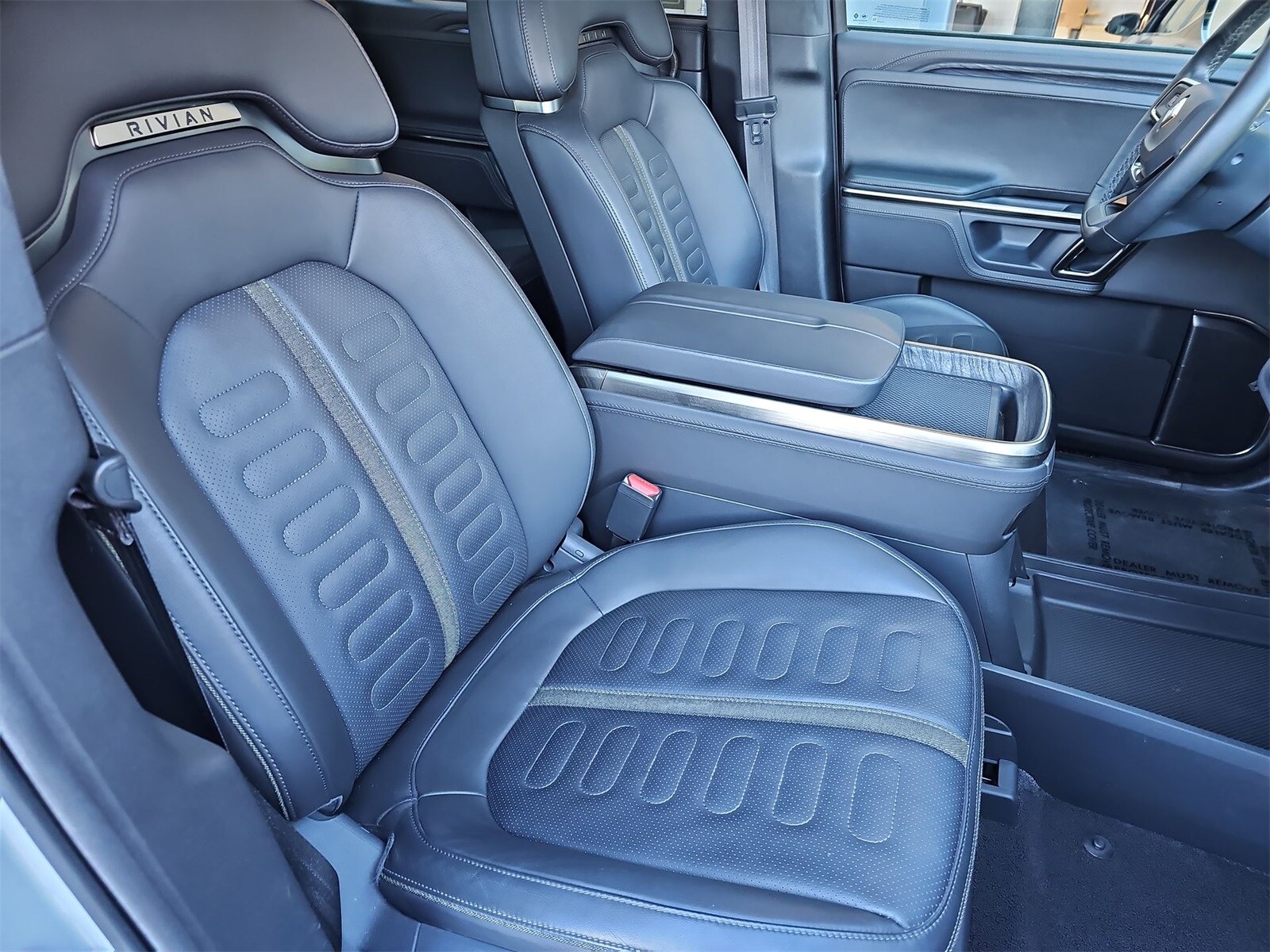Thumbnail: 2023 Rivian R1S - 18