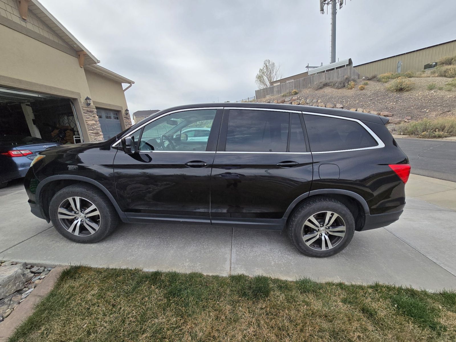 Thumbnail: 2017 Honda Pilot - 1