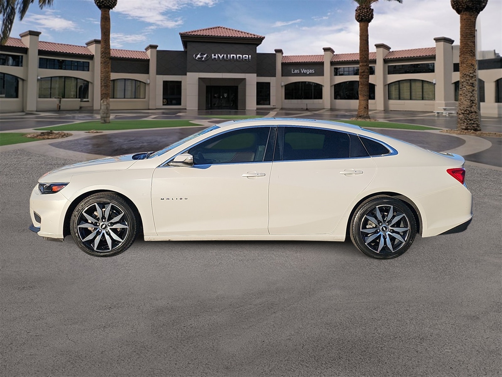Thumbnail: 2017 Chevrolet Malibu - 5