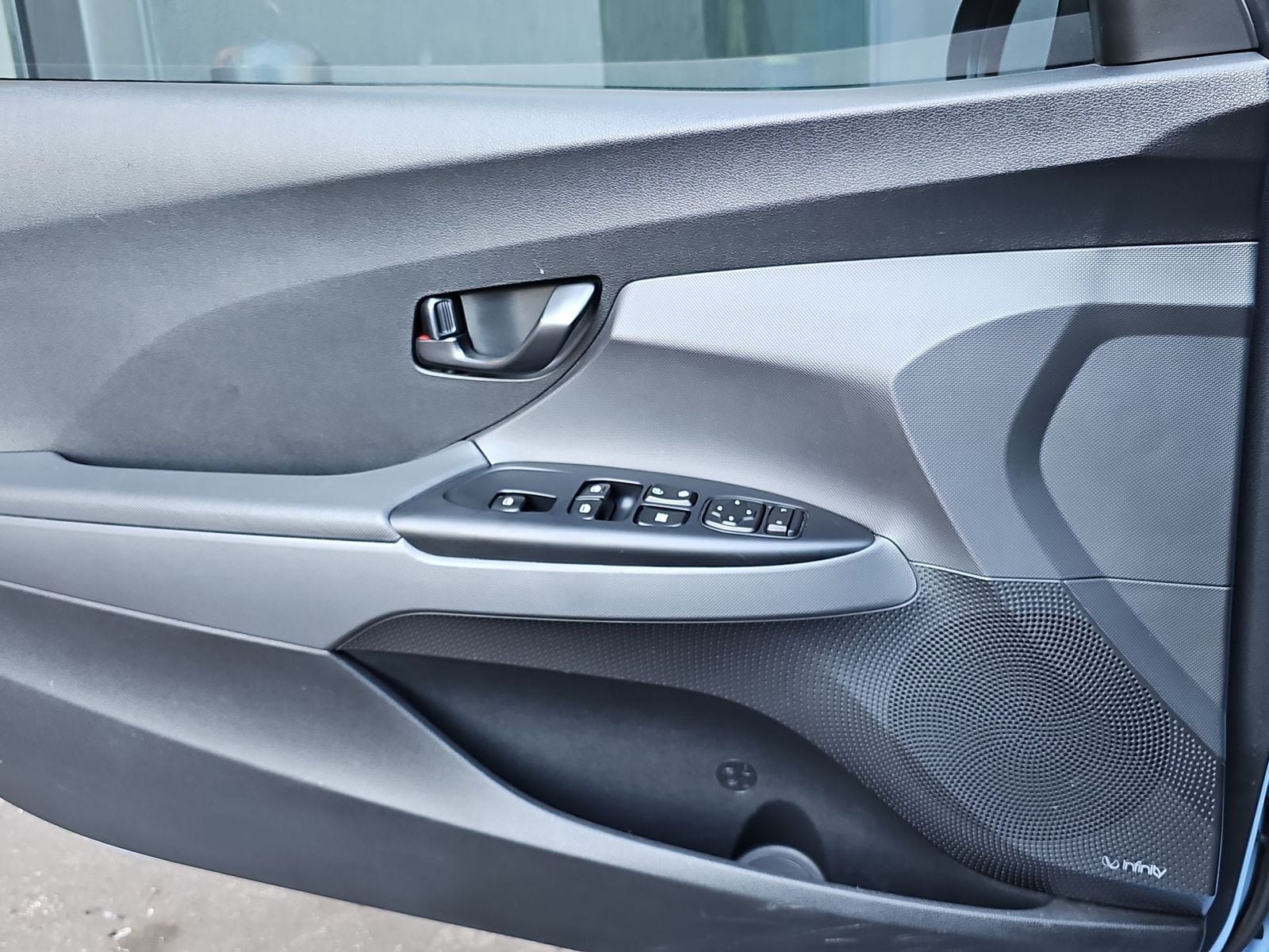 Thumbnail: 2022 Hyundai Veloster - 28