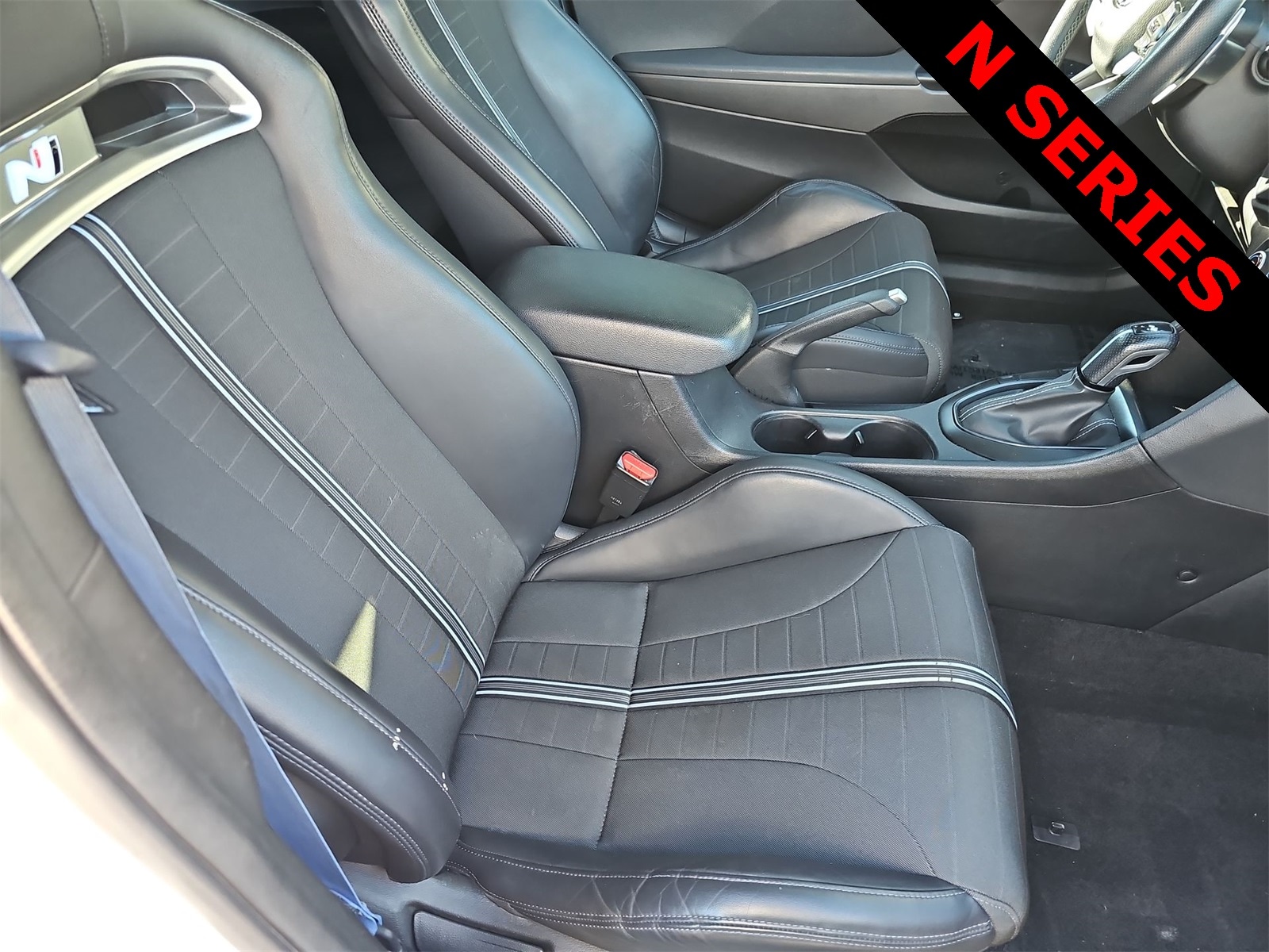 Thumbnail: 2022 Hyundai Veloster - 17