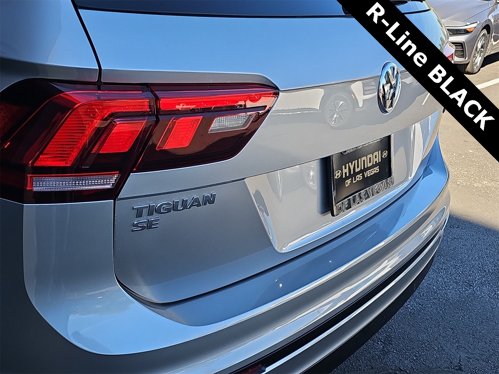 Thumbnail: 2021 Volkswagen Tiguan - 11