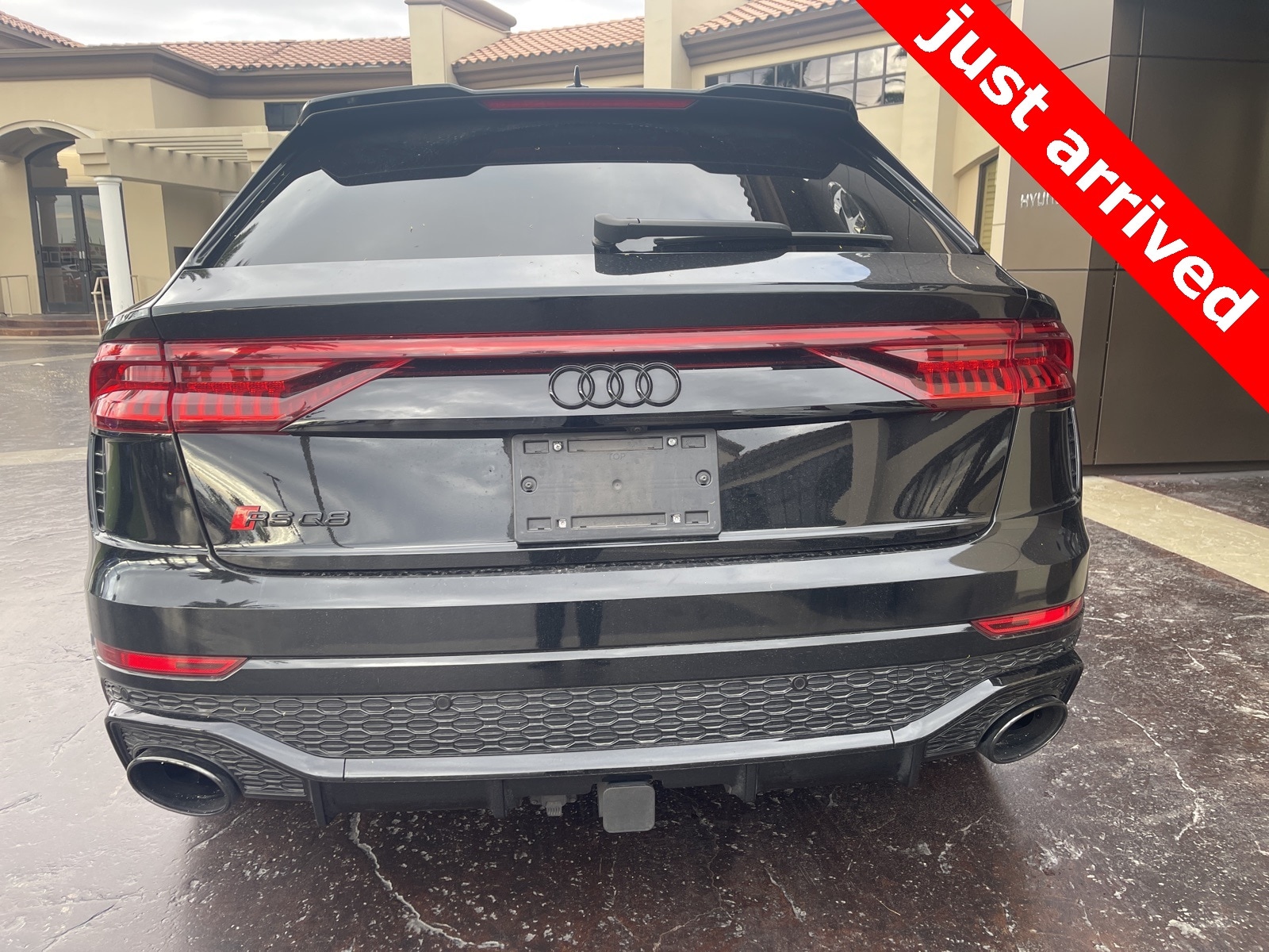 Thumbnail: 2023 Audi RS Q8 - 12