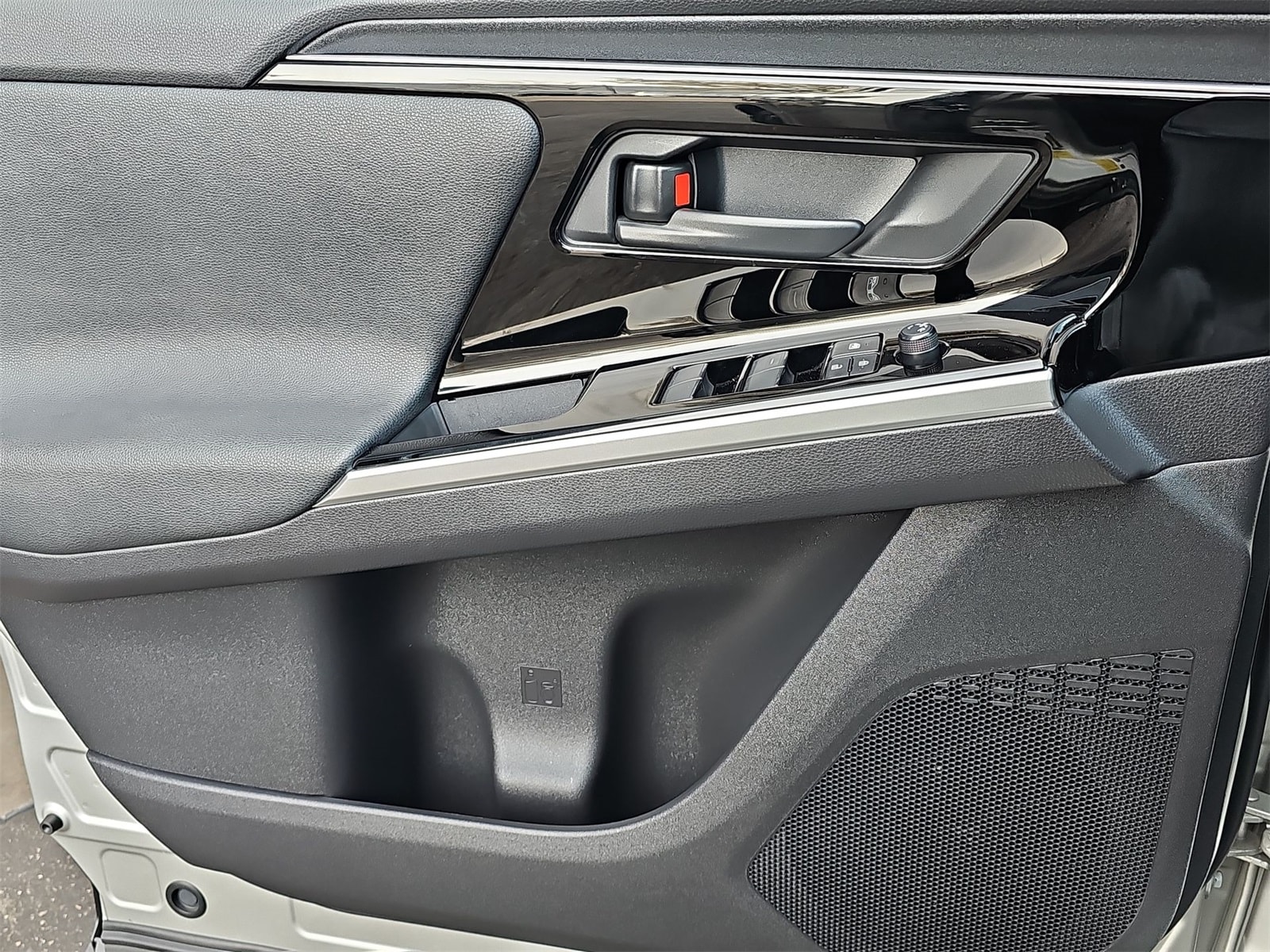 Thumbnail: 2024 Toyota bZ4X - 28