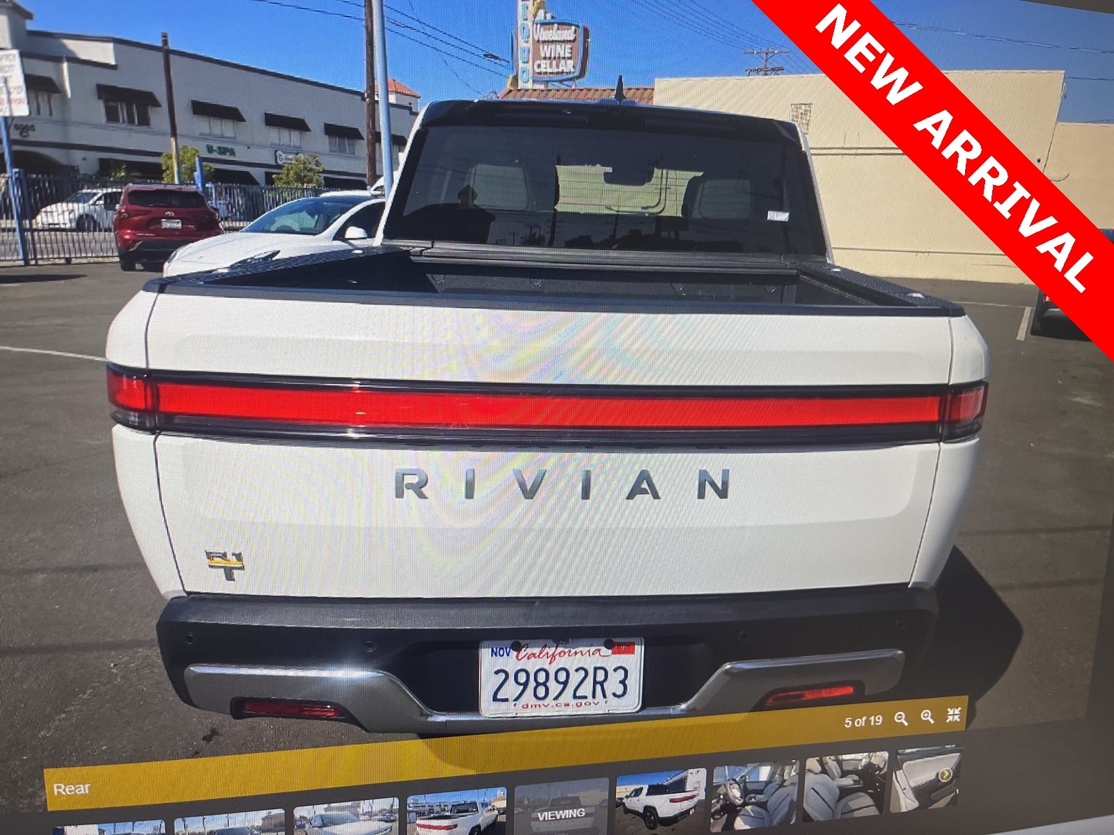 Thumbnail: 2022 Rivian R1T - 4