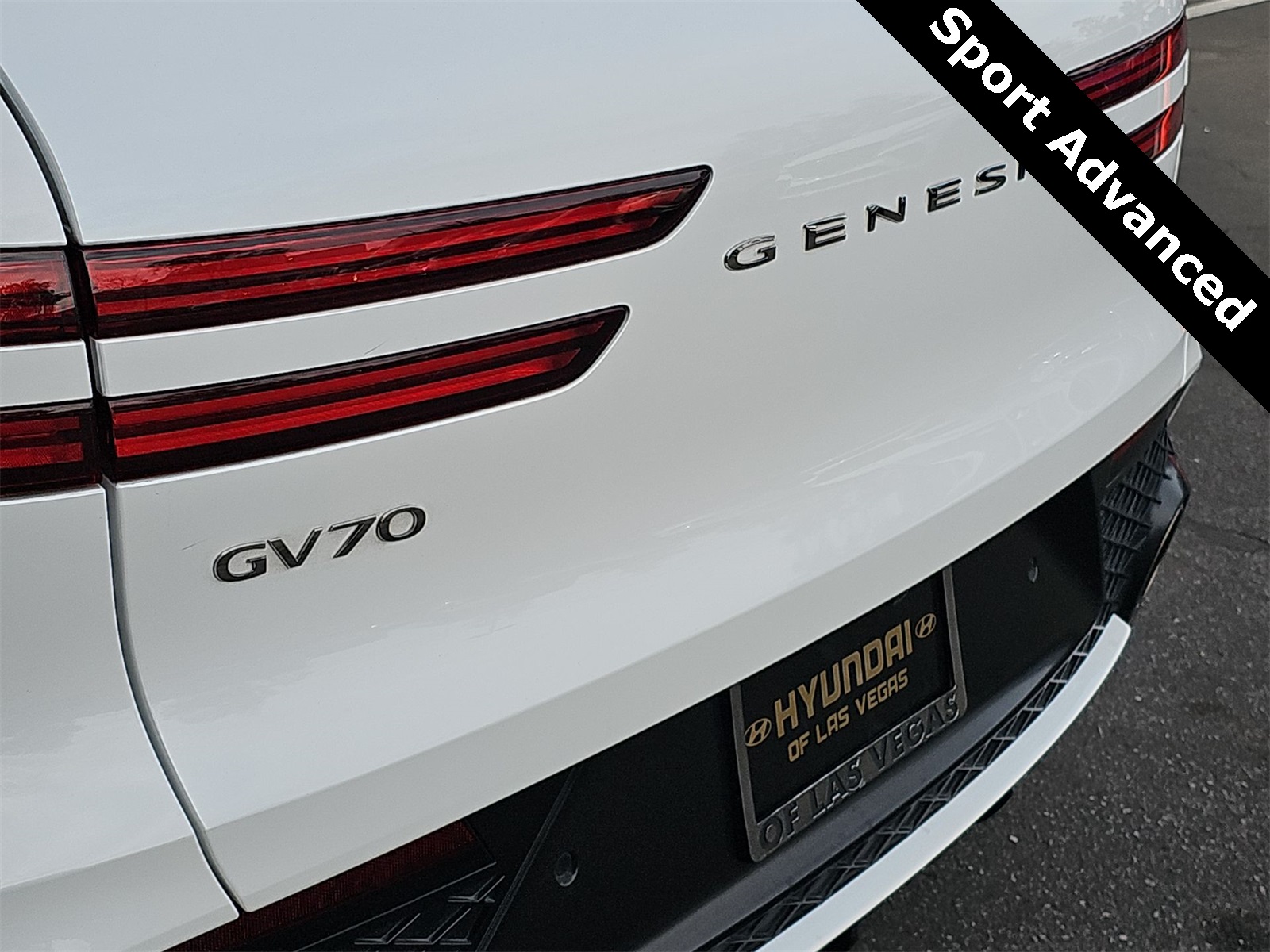 Thumbnail: 2023 Genesis GV70 - 11