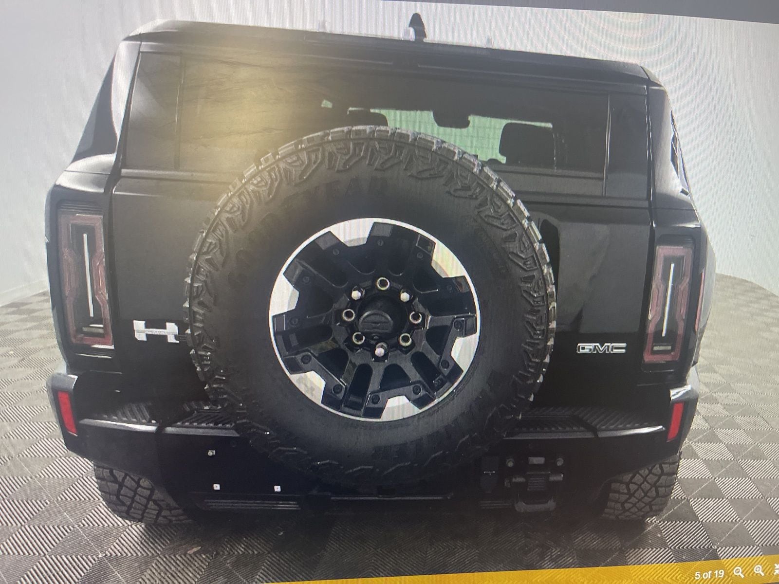 Thumbnail: 2024 GMC Hummer EV - 4