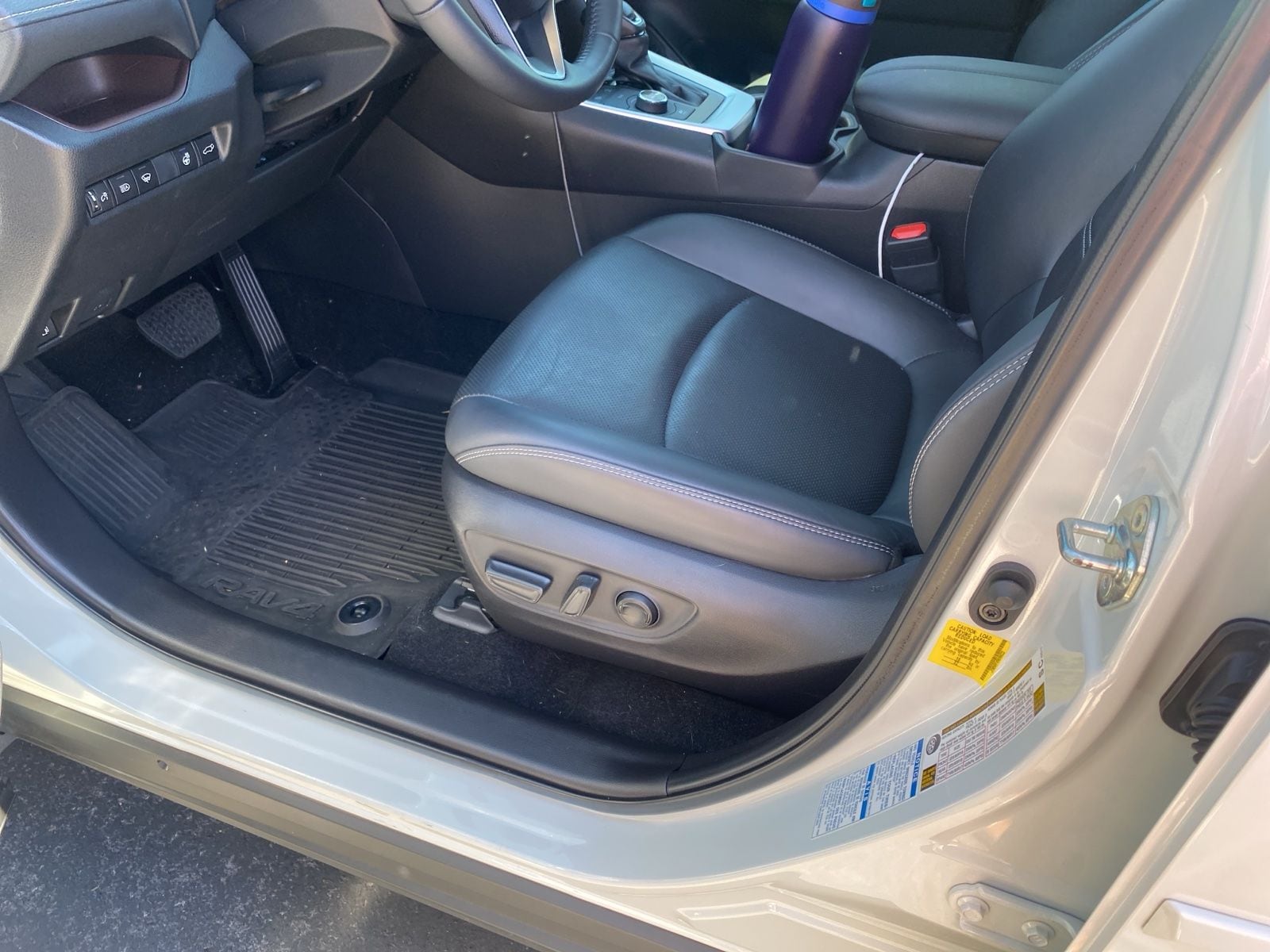 Thumbnail: 2022 Toyota RAV4 - 8