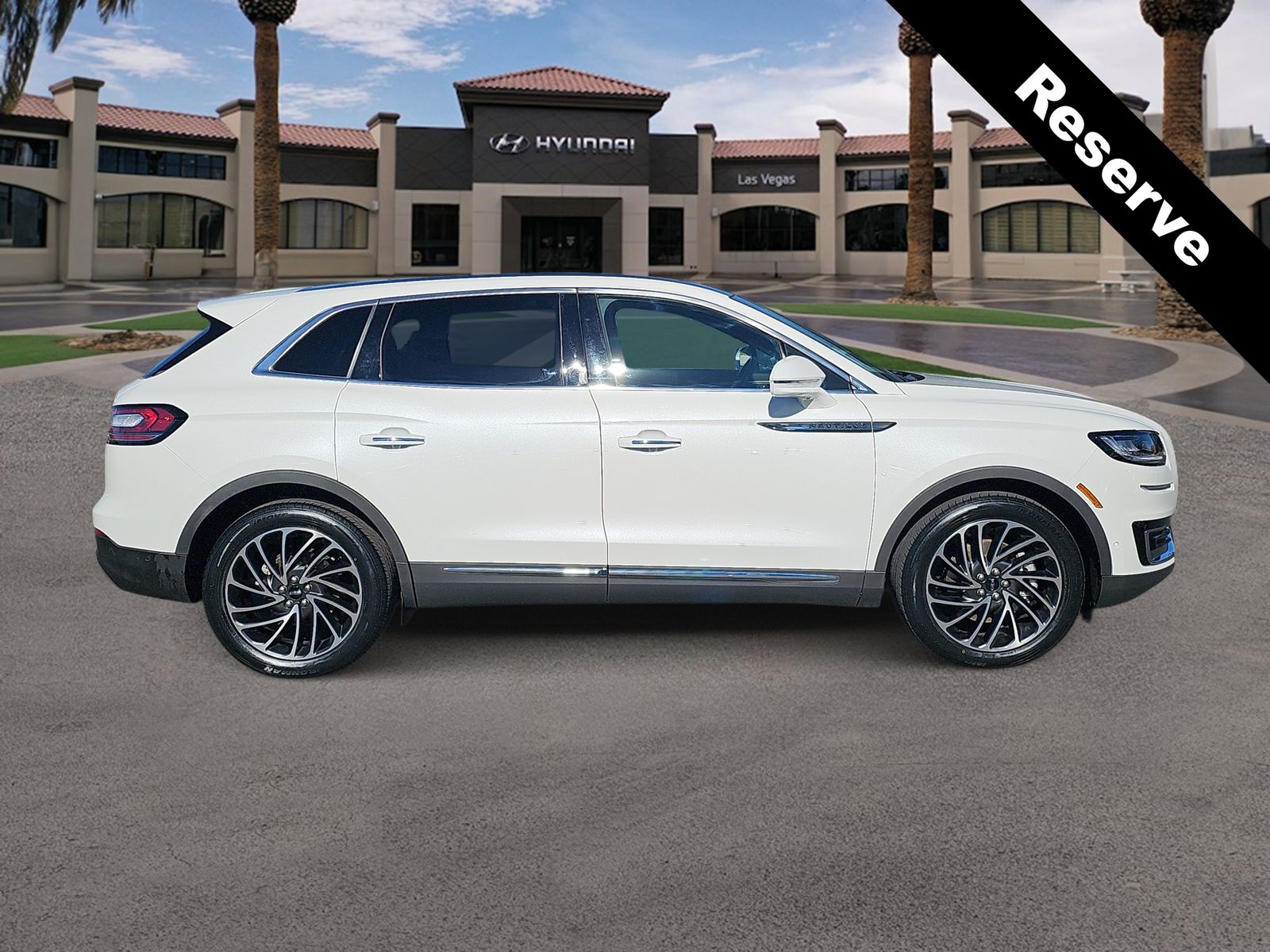 Thumbnail: 2020 Lincoln Nautilus - 9