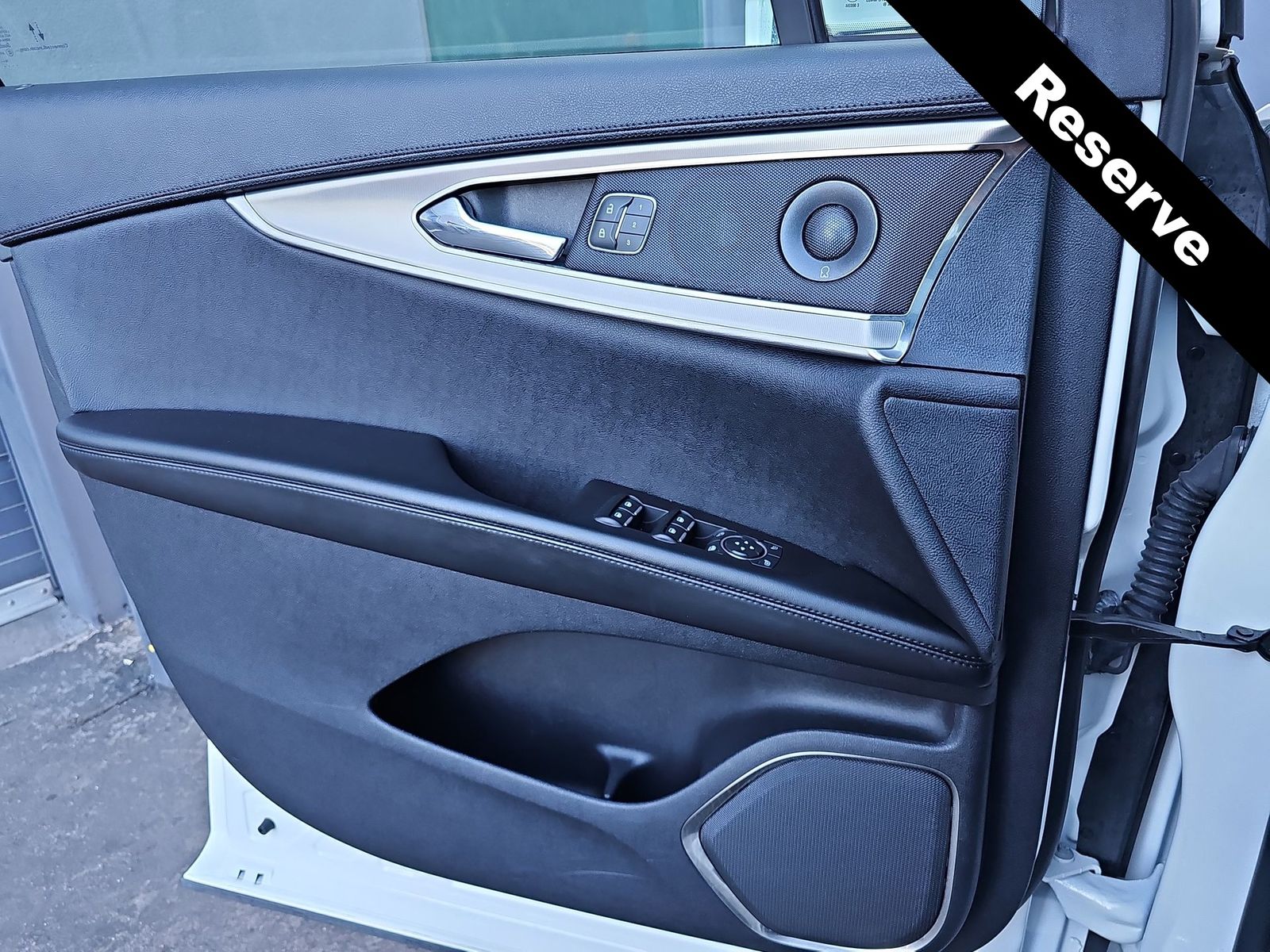 Thumbnail: 2020 Lincoln Nautilus - 28