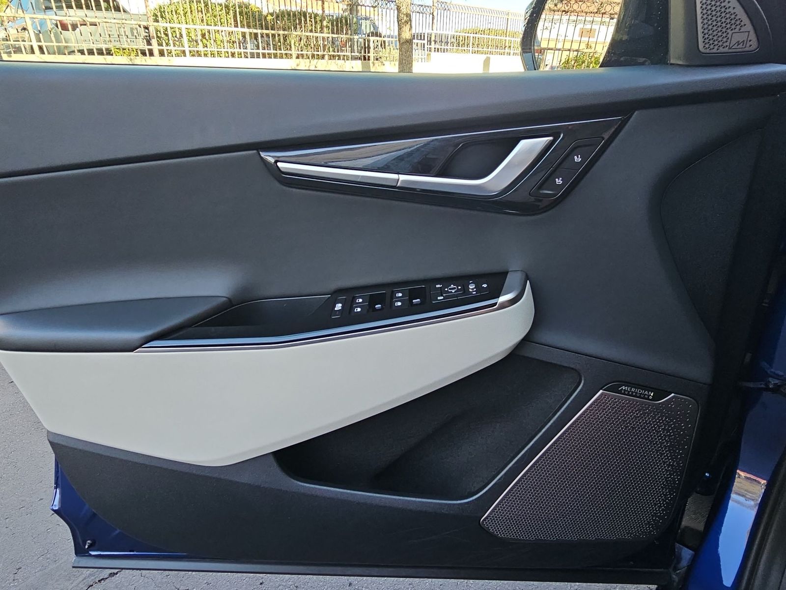 Thumbnail: 2023 Kia EV6 - 28