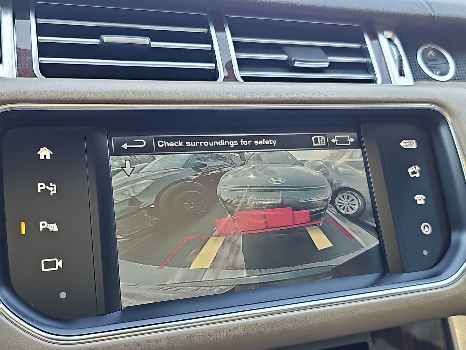 Thumbnail: 2016 Land Rover Range Rover - 23