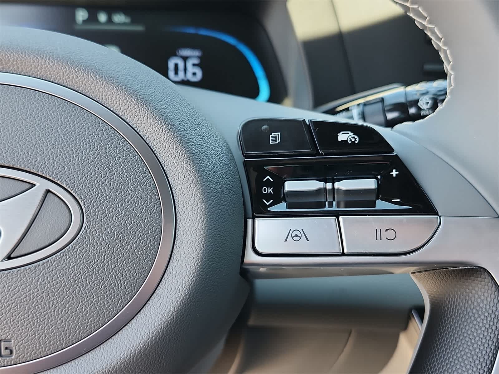 Thumbnail: 2025 Hyundai Elantra - 27