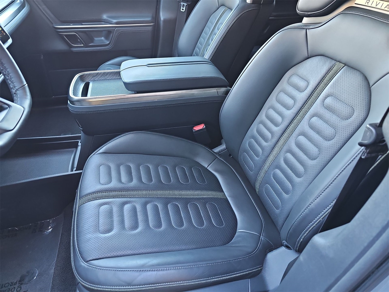 Thumbnail: 2023 Rivian R1S - 15