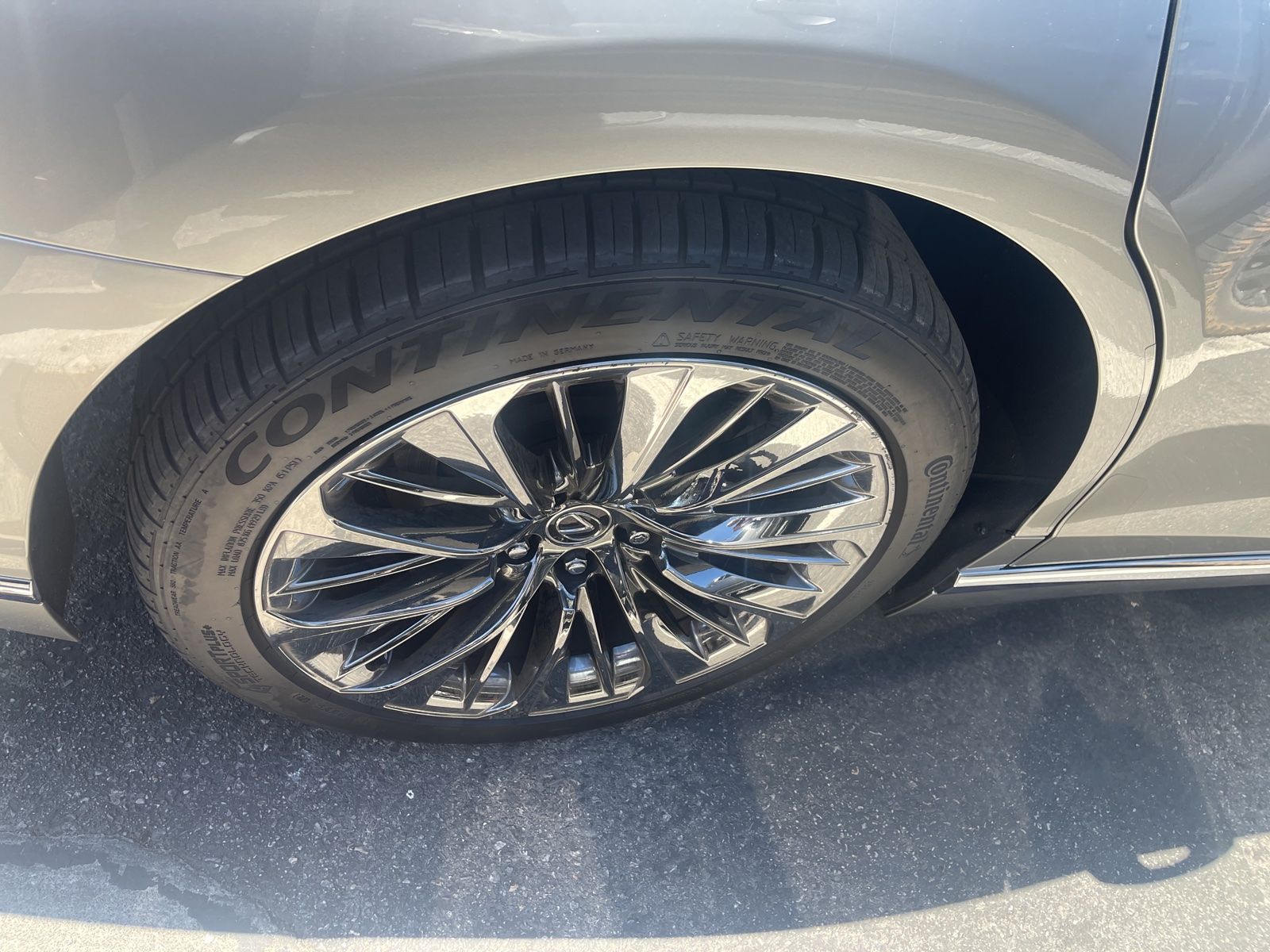 Thumbnail: 2019 Lexus LS - 10