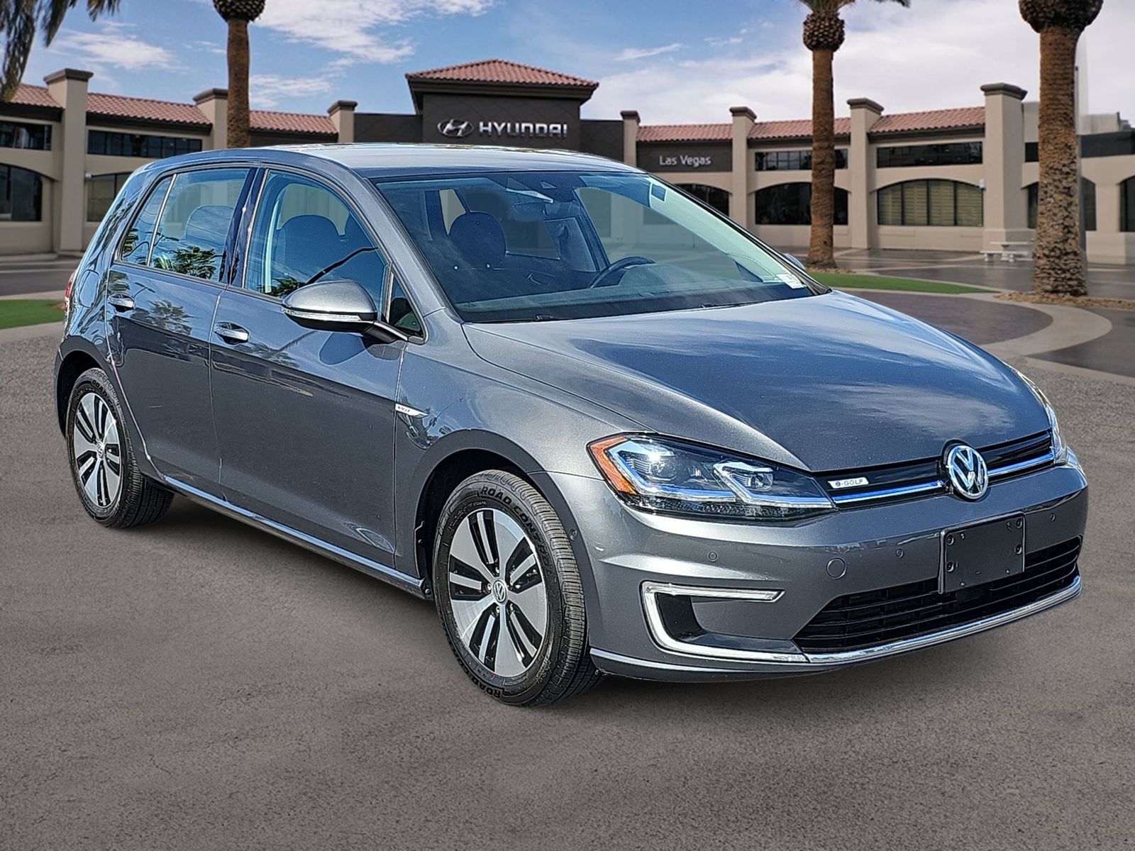 Thumbnail: 2018 Volkswagen e-Golf - 2