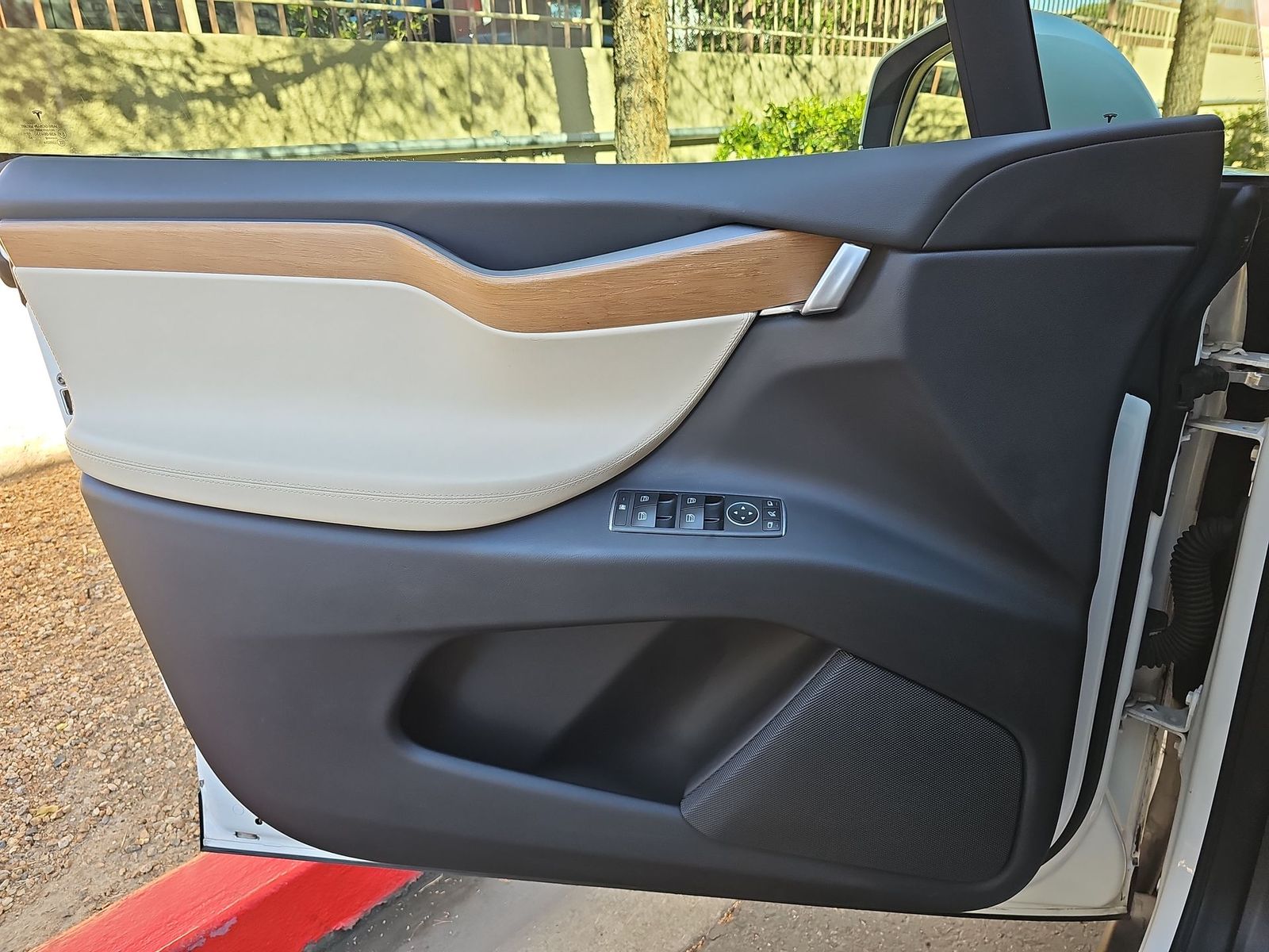 Thumbnail: 2020 Tesla Model X - 27