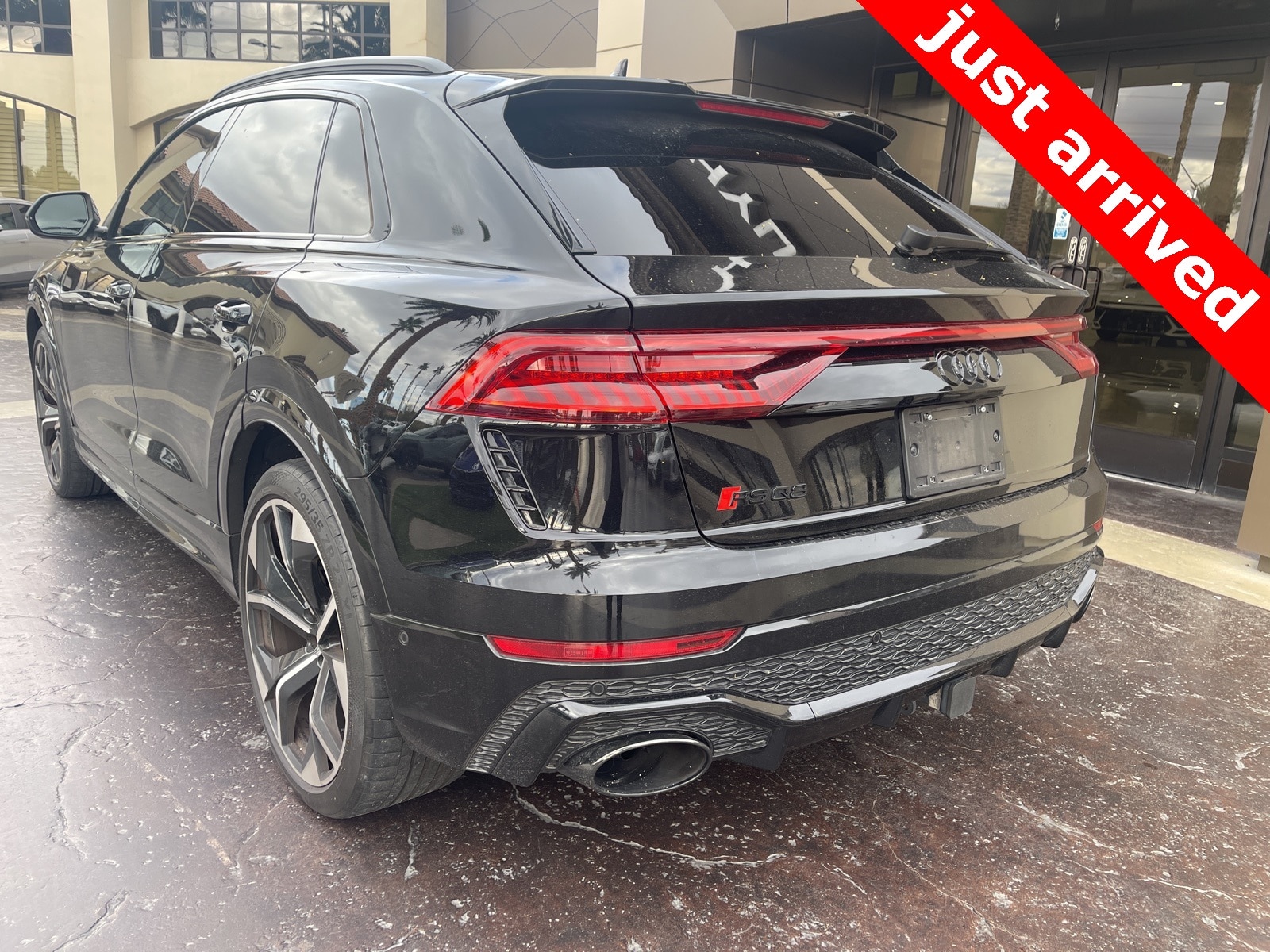 Thumbnail: 2023 Audi RS Q8 - 11