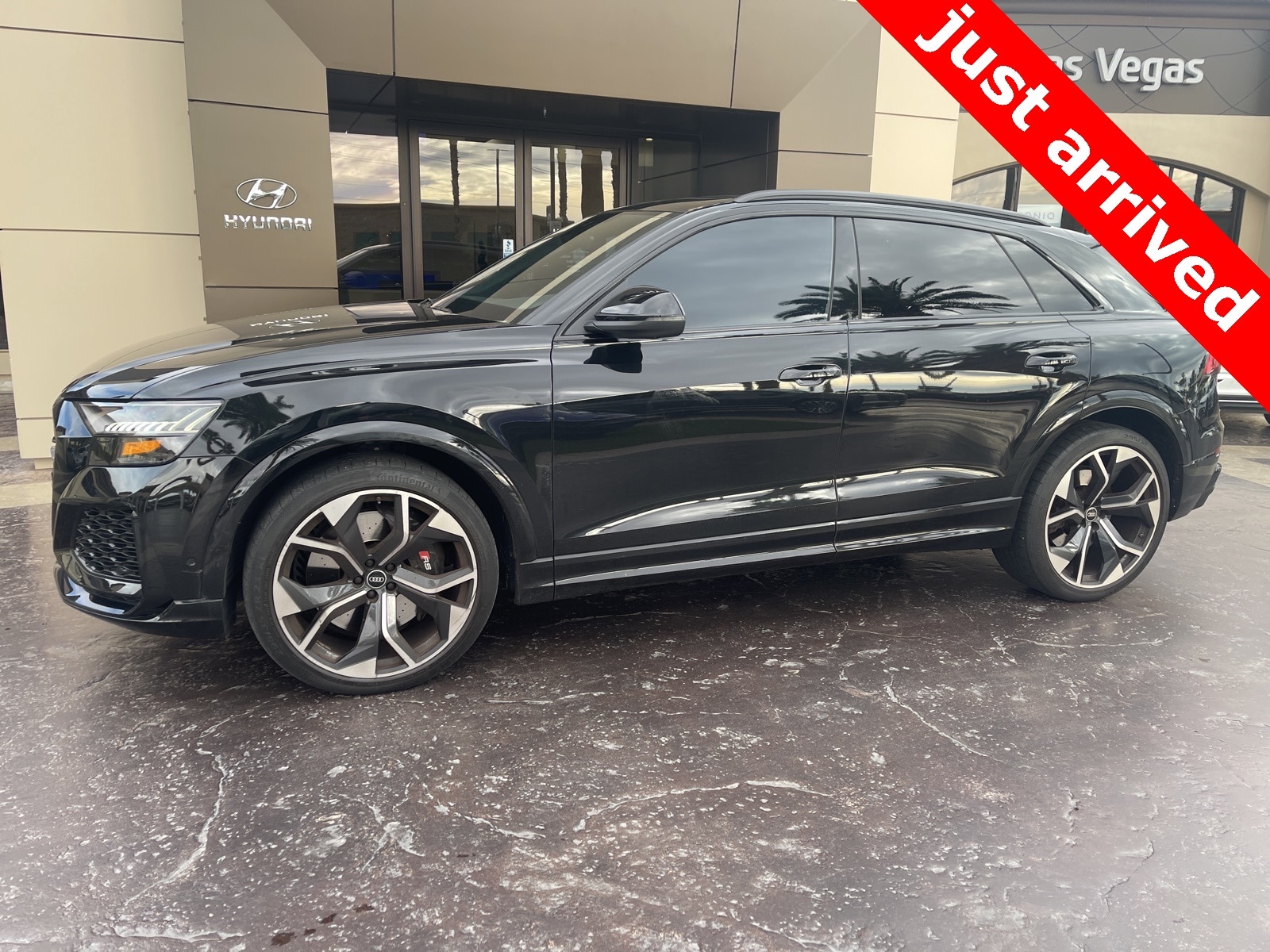 Thumbnail: 2023 Audi RS Q8 - 19