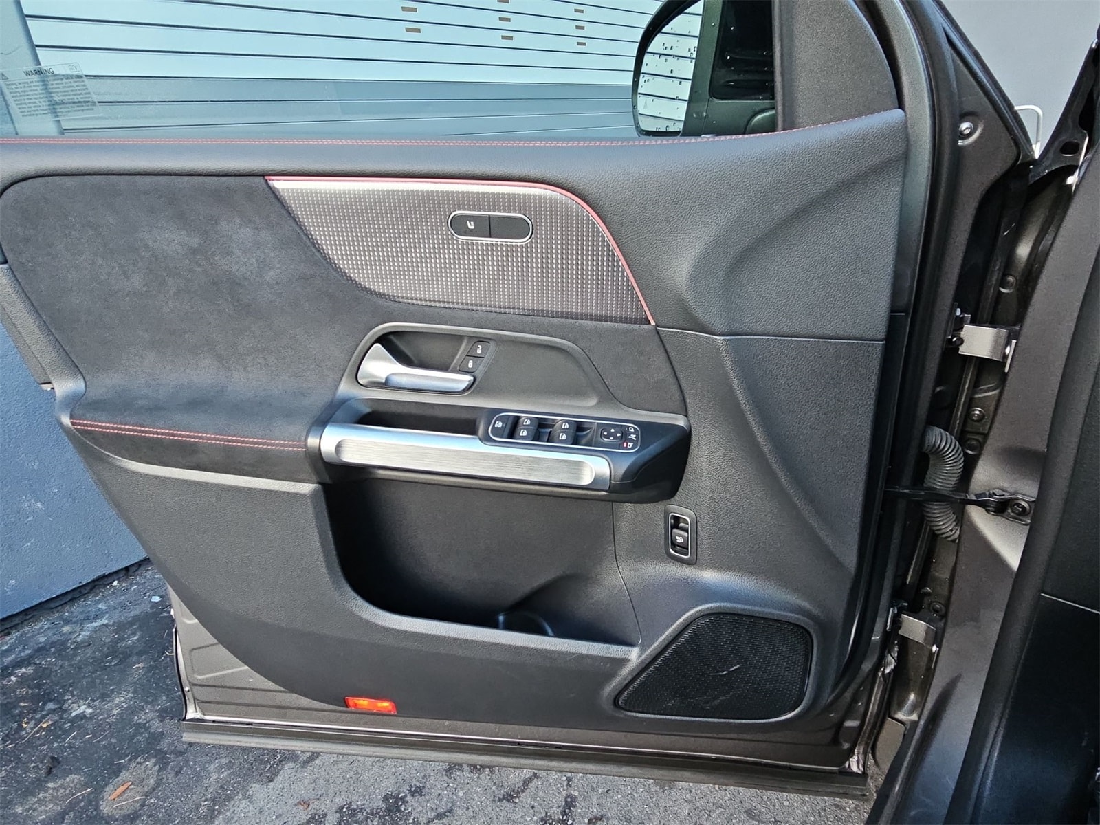 Thumbnail: 2022 Mercedes-Benz EQB - 28