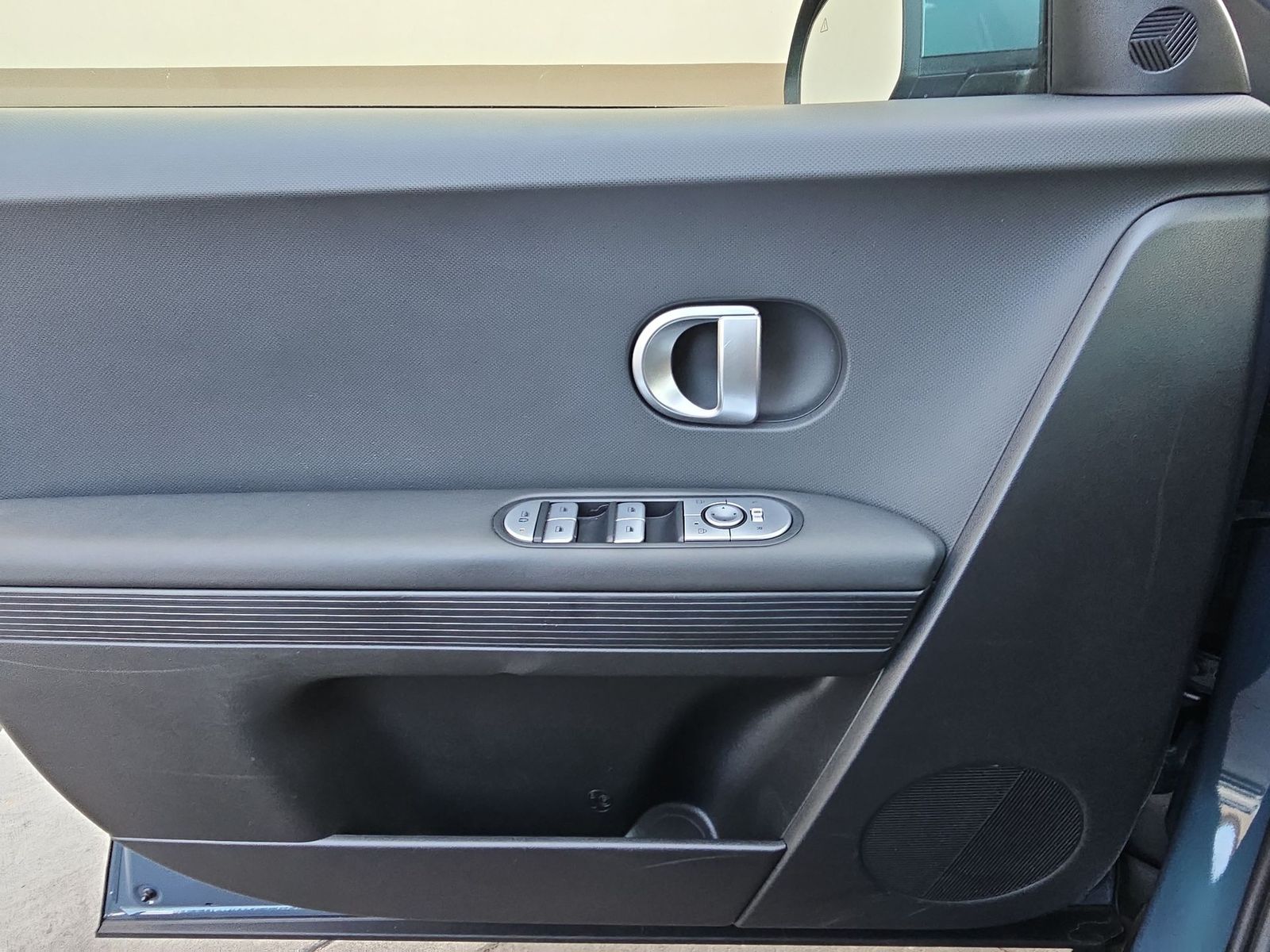 Thumbnail: 2023 Hyundai Ioniq 5 - 28