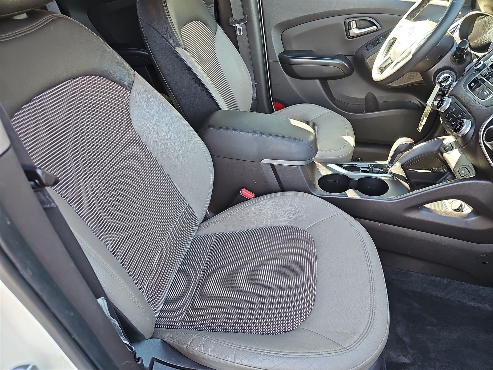 Thumbnail: 2013 Hyundai Tucson - 18