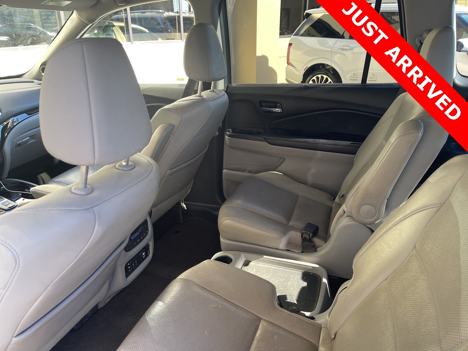 Thumbnail: 2016 Honda Pilot - 9