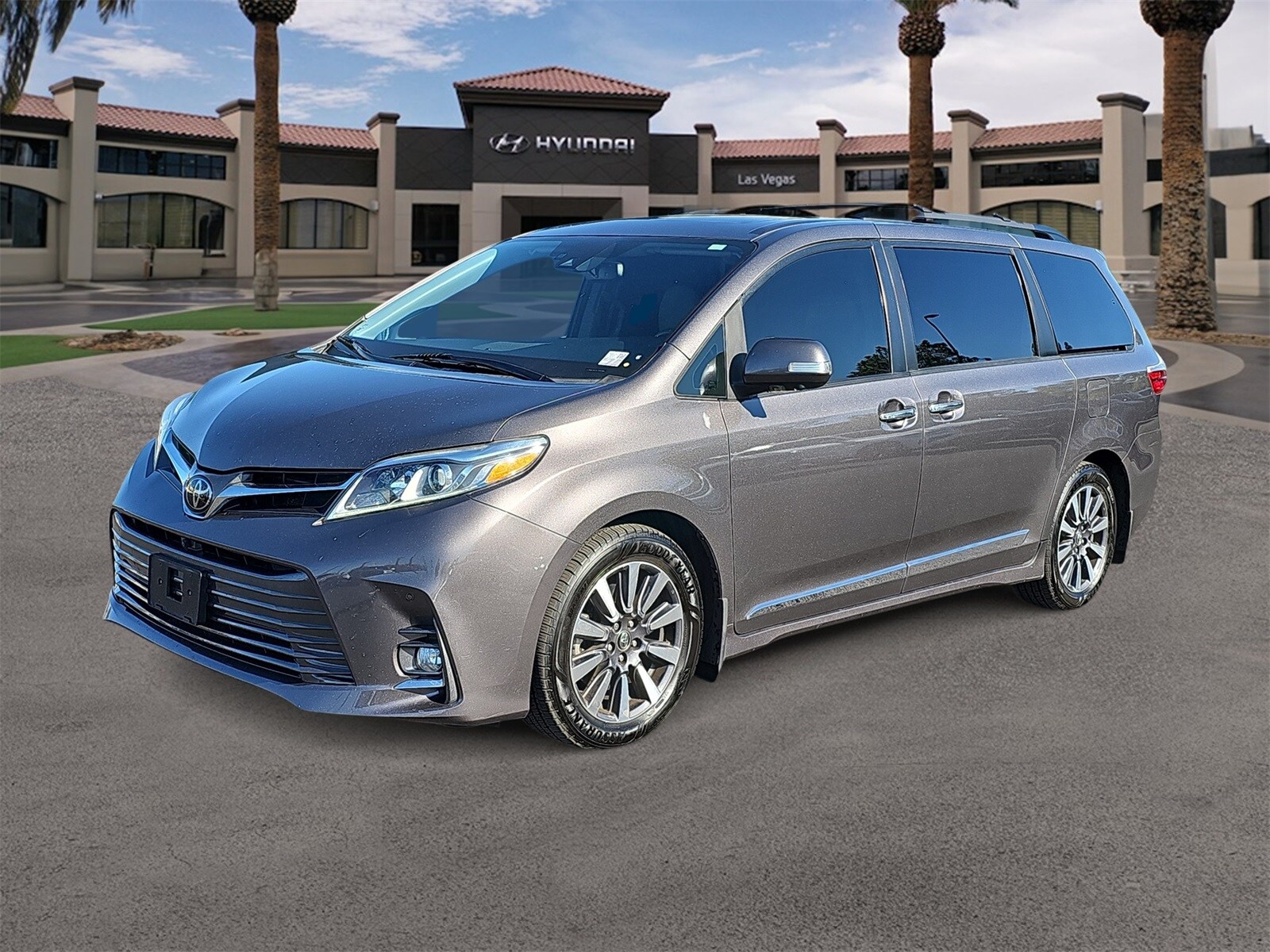 2019 Toyota Sienna Limited Premium photo 4