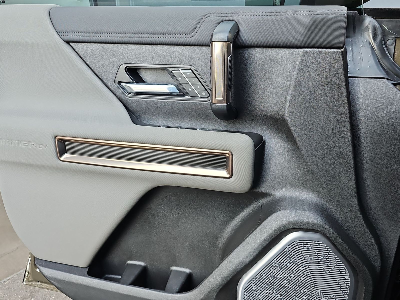 Thumbnail: 2025 GMC Hummer EV - 28