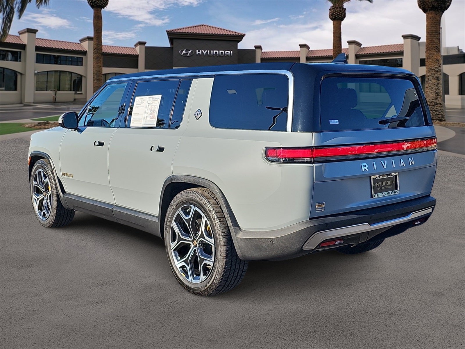 Thumbnail: 2023 Rivian R1S - 6