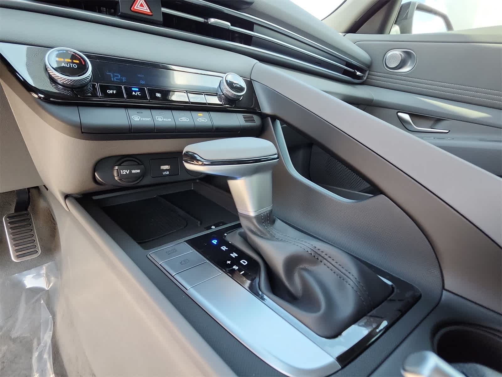 Thumbnail: 2025 Hyundai Elantra - 21