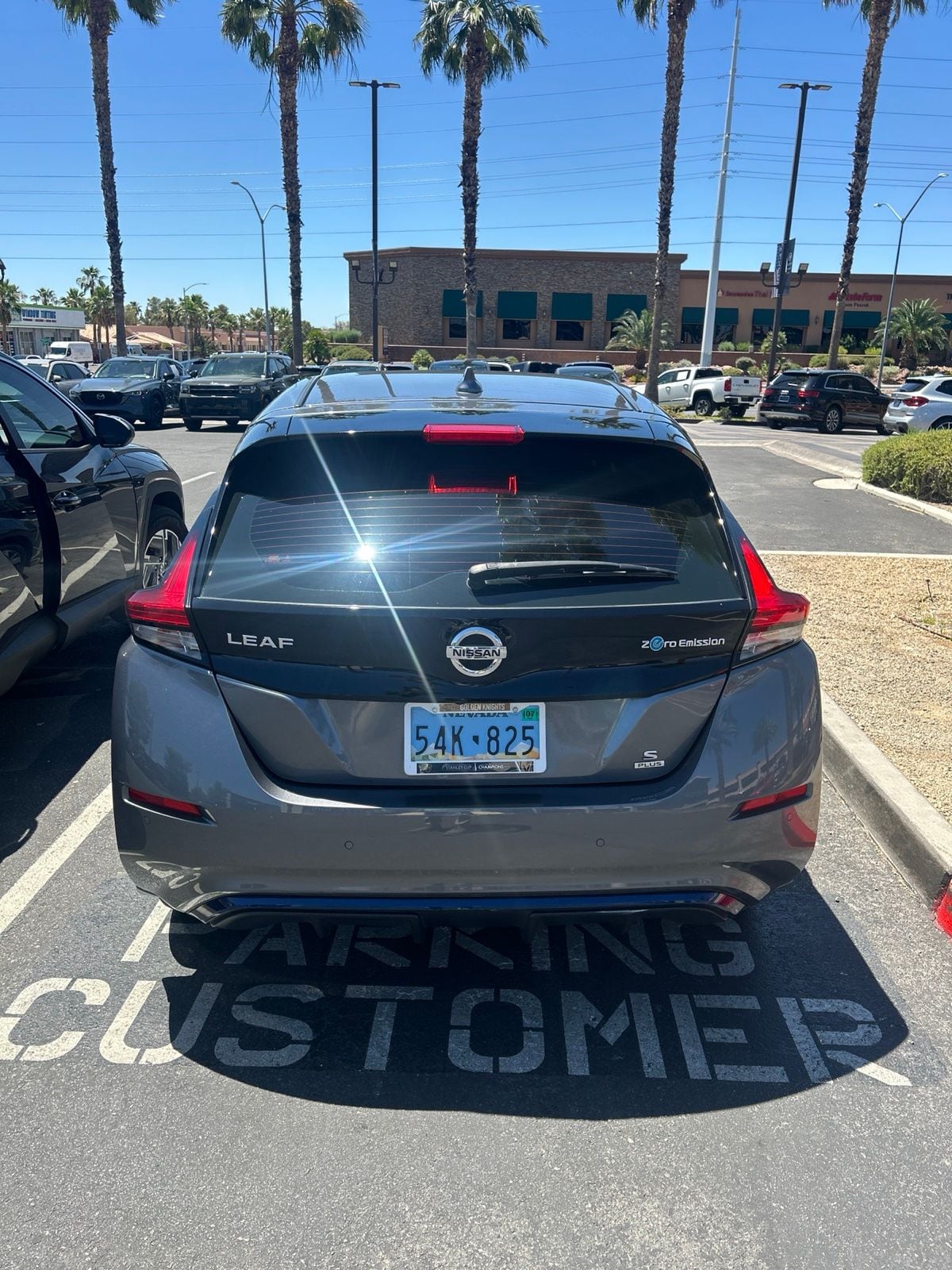 Thumbnail: 2022 Nissan Leaf - 4