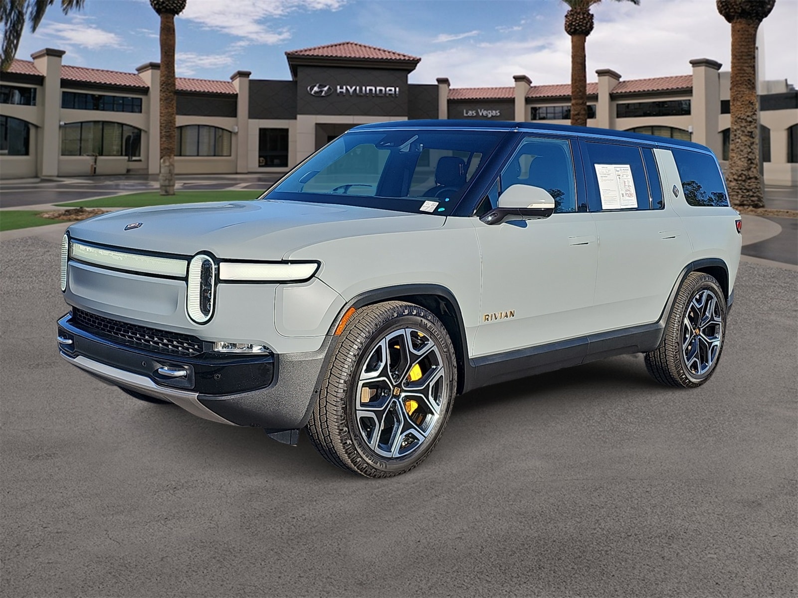 Thumbnail: 2023 Rivian R1S - 4