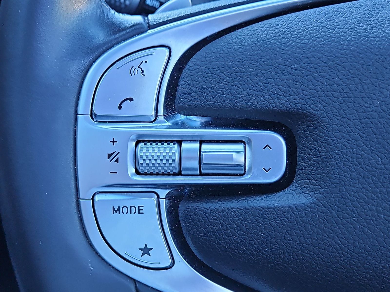 Thumbnail: 2022 Genesis GV70 - 29