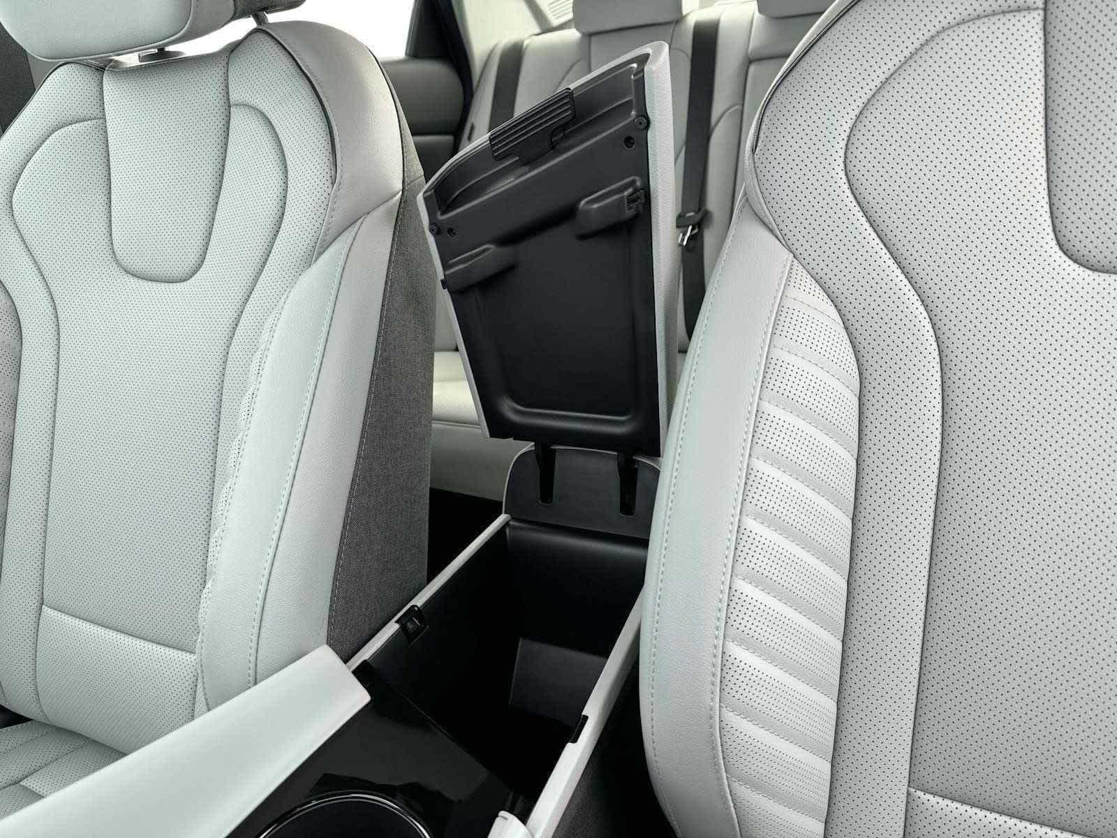 Thumbnail: 2025 Hyundai Elantra - 18