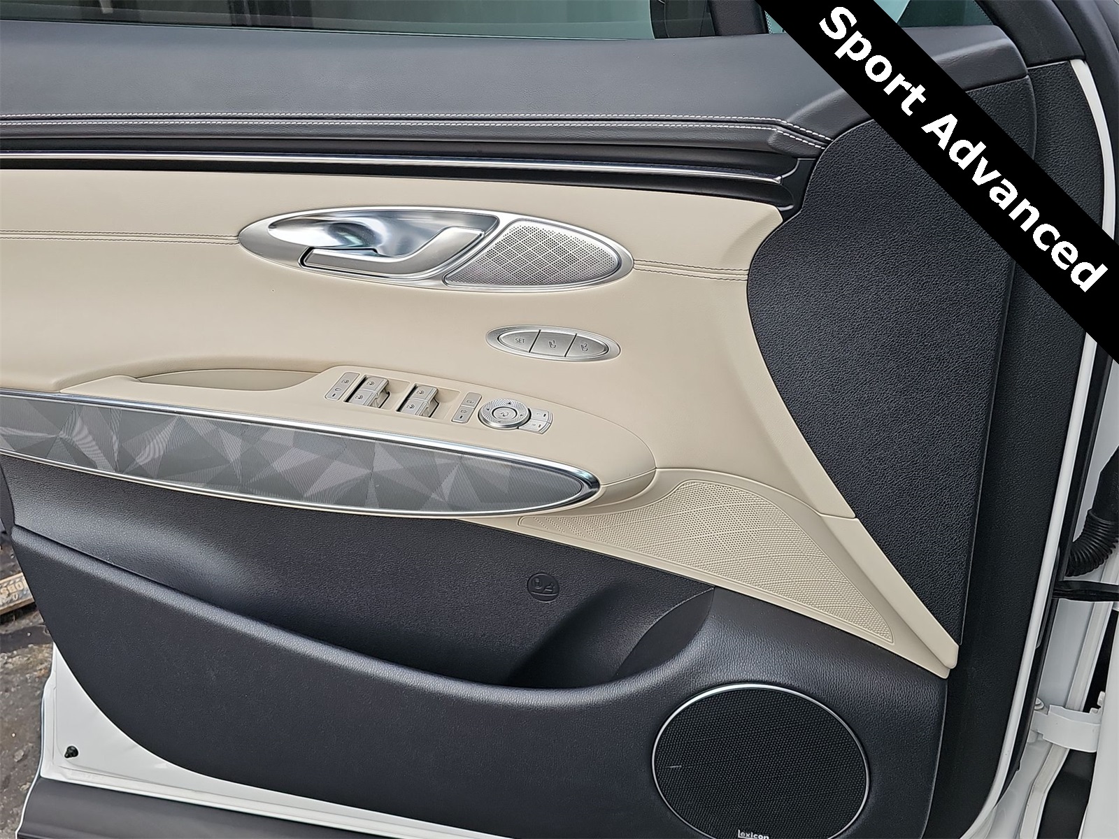 Thumbnail: 2023 Genesis GV70 - 28