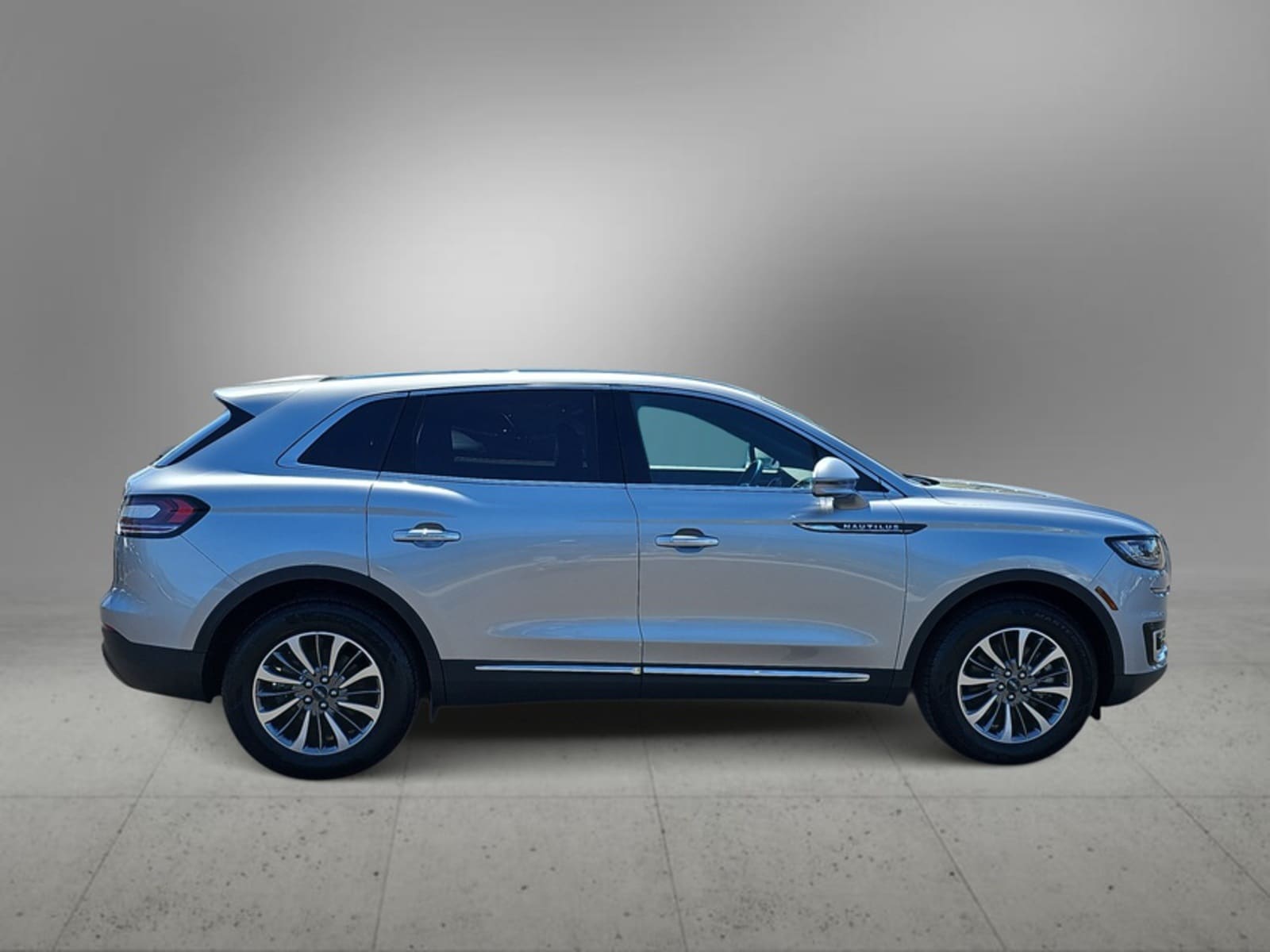 Thumbnail: 2020 Lincoln Nautilus - 10