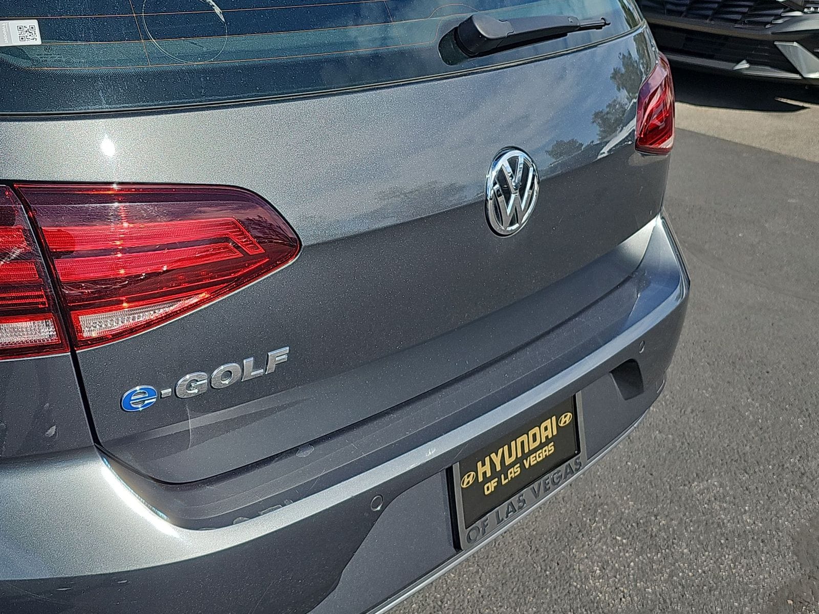 Thumbnail: 2018 Volkswagen e-Golf - 11