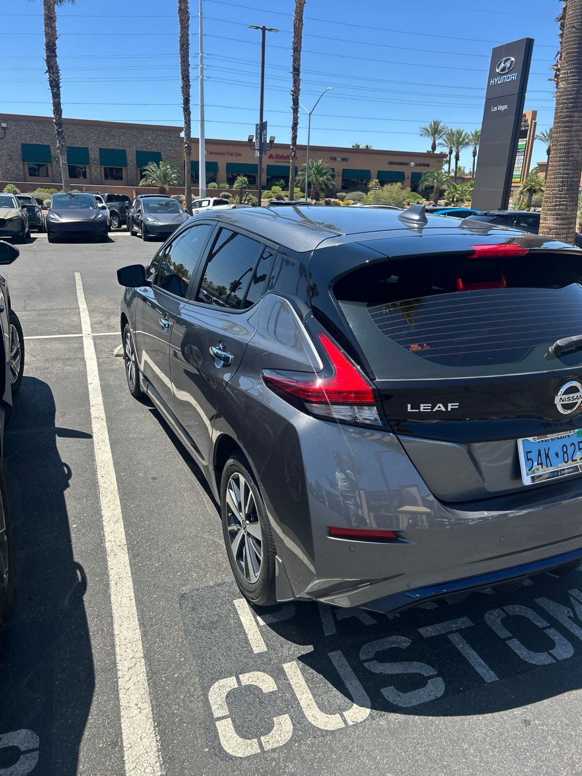 Thumbnail: 2022 Nissan Leaf - 9